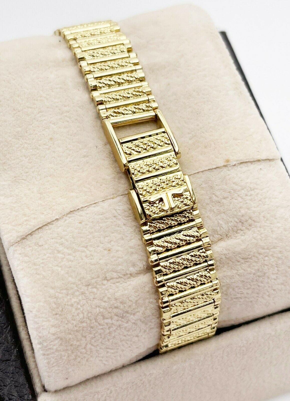 Jaeger-LeCoultre Diamond Bezel Ladies Watch 18 Karat Yellow Gold Watch In Excellent Condition For Sale In San Diego, CA