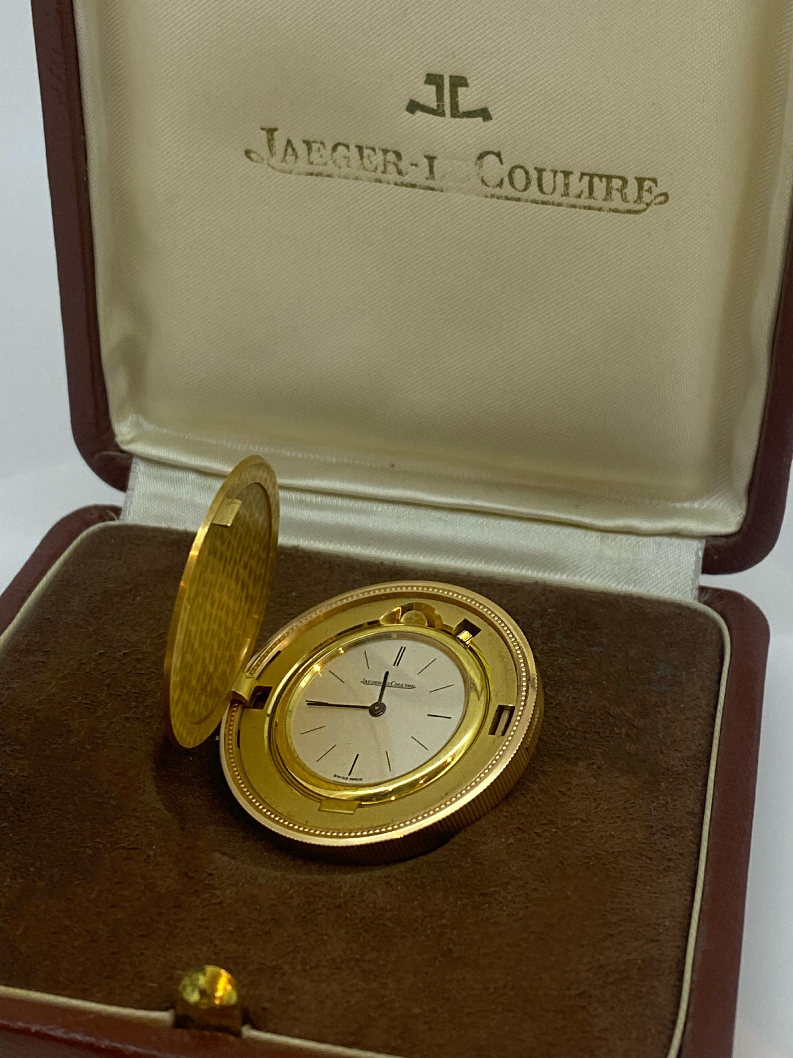 Fine & extremely rare

(very few of these were in fact produced), 

this timepiece by Jaeger-LeCoultre is designed as a coin watch – 

concealed within a 1904 United States of America twenty-dollar gold coin. 



Fascinating fact: 

it's actually