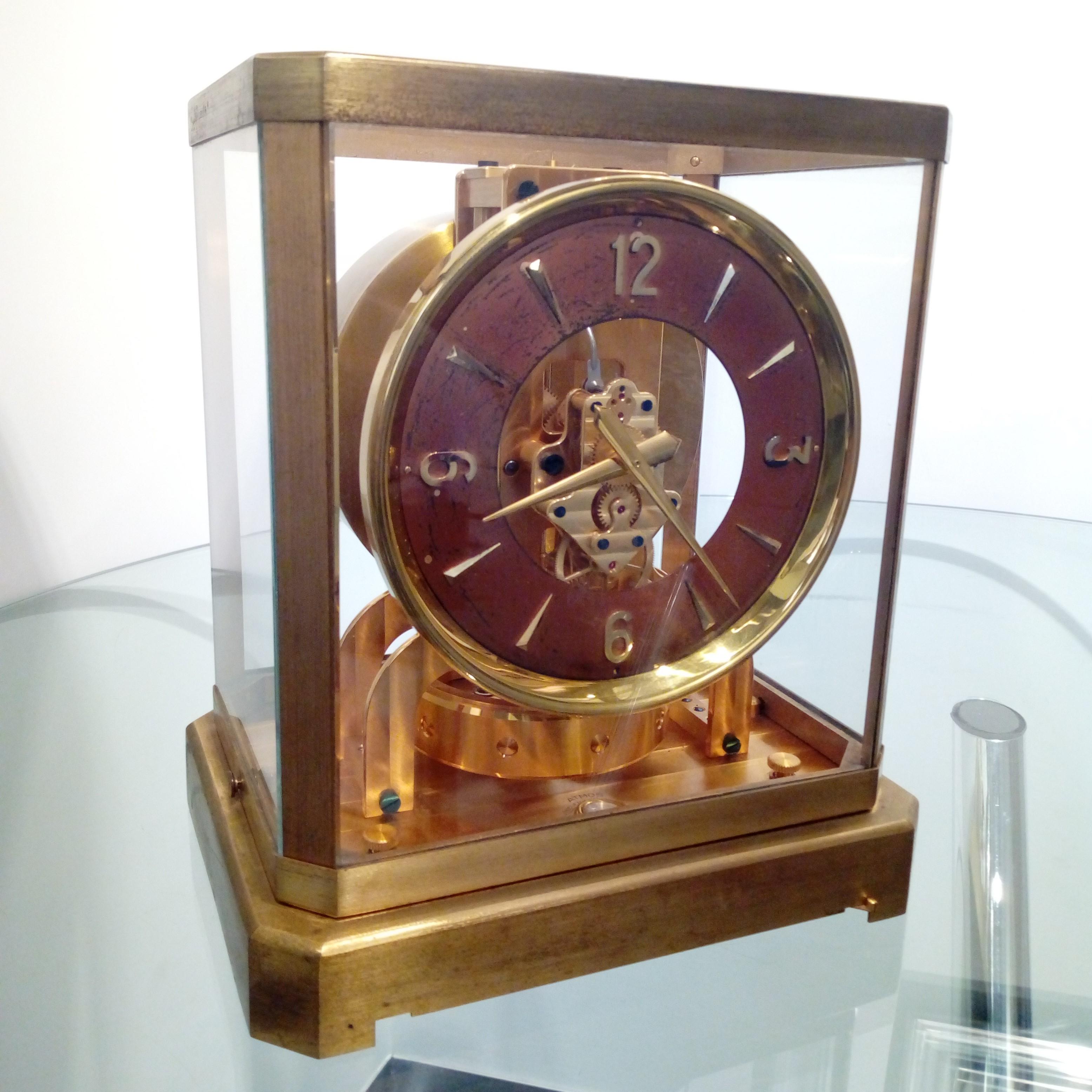 Jaeger-LeCoultre. 

Atmos table clock, original 1950s, made of brass and steel. 

19 x 23 x 15 cm. 

Caliber 532. Functioning.