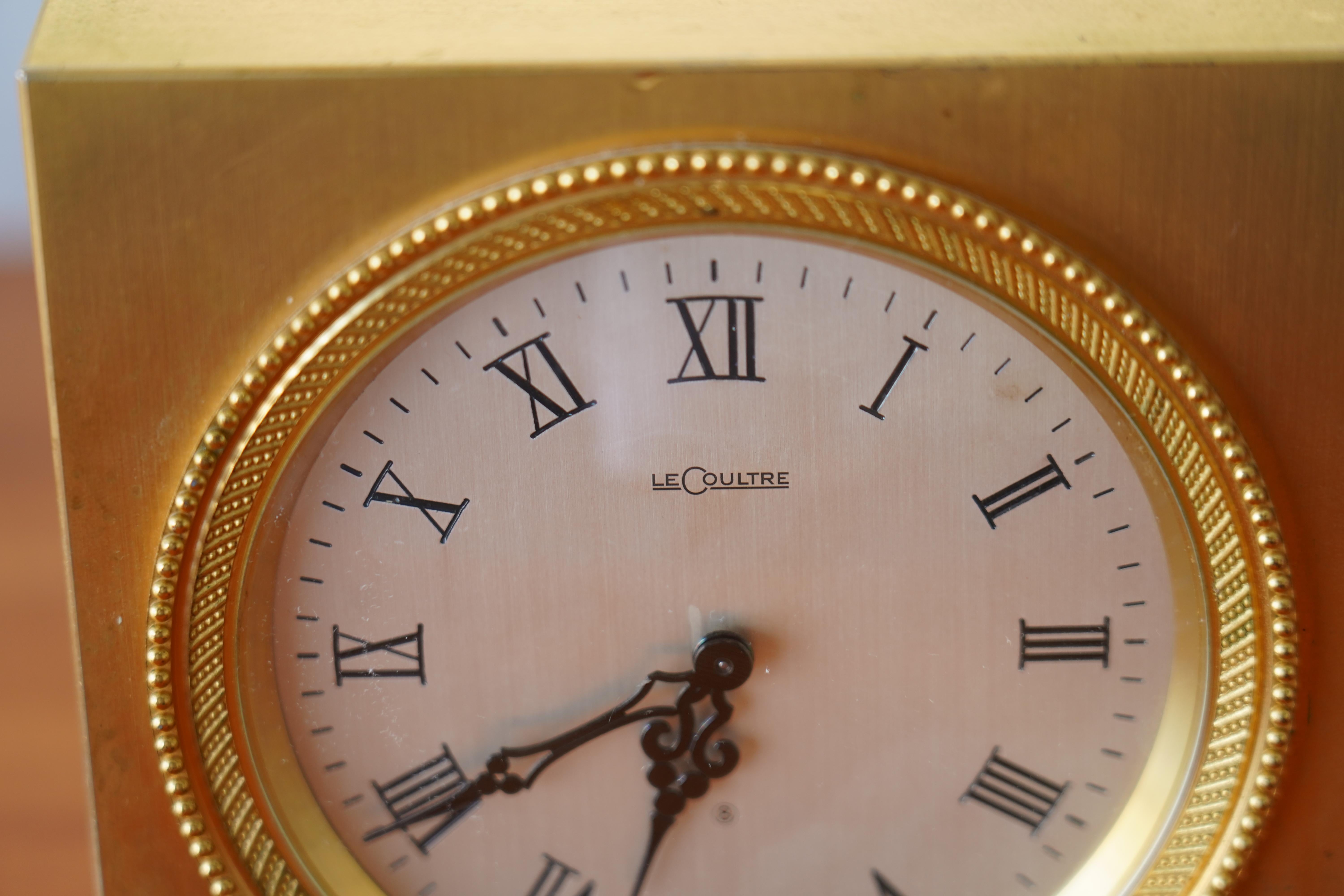 Svizzero Jaeger-LeCoultre Orologio da scrivania a 8 giorni in ottone dorato, metà del secolo 1950-60 in vendita