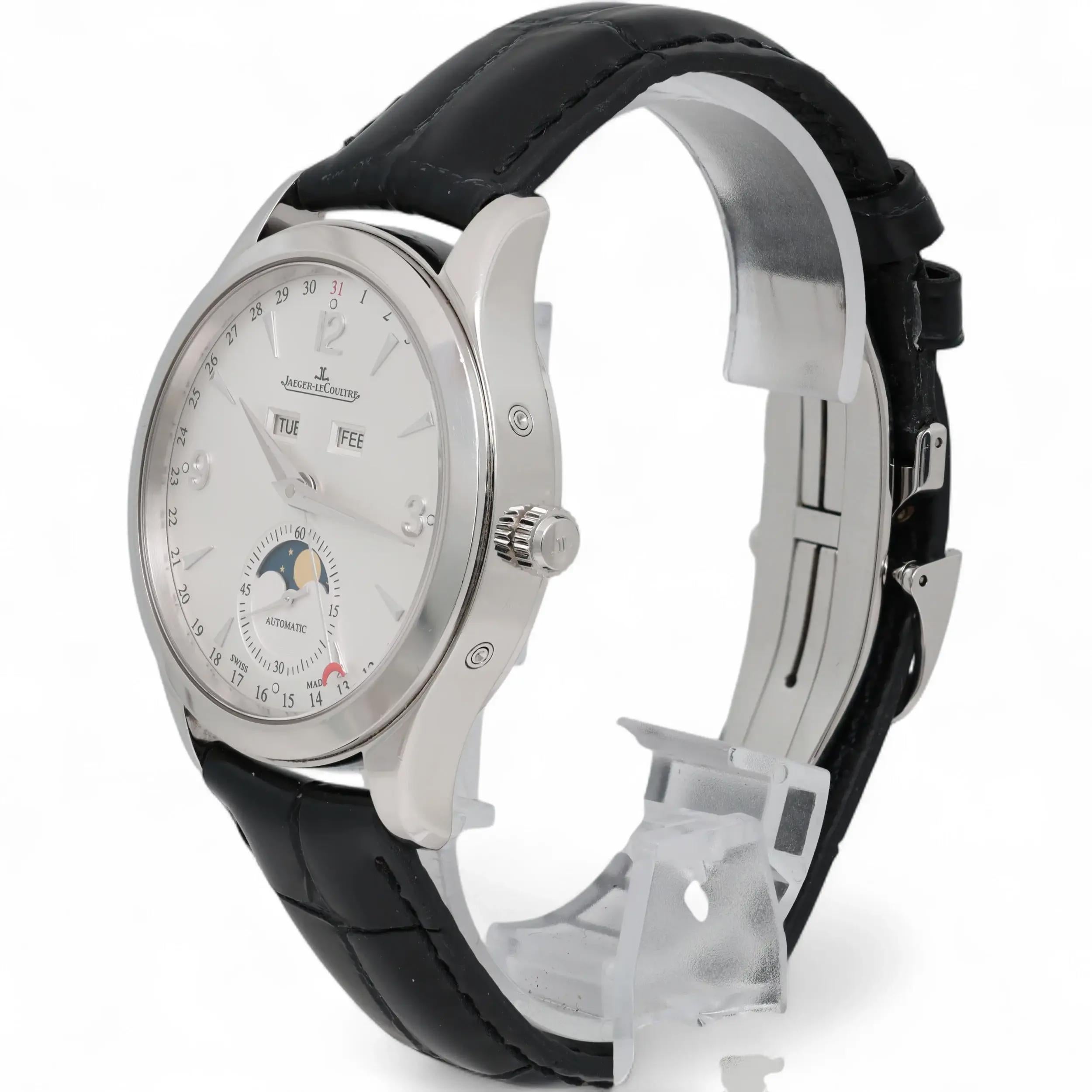 Usato. Buone condizioni. L'orologio è completamente revisionato e funziona perfettamente. 

🔹 Informazioni sul modello

Marchio: Jaeger-LeCoultre

Model: Calendario Master

Numero di riferimento: Q1558420

Reparto: Uomini

Stile: Lusso / Calendario