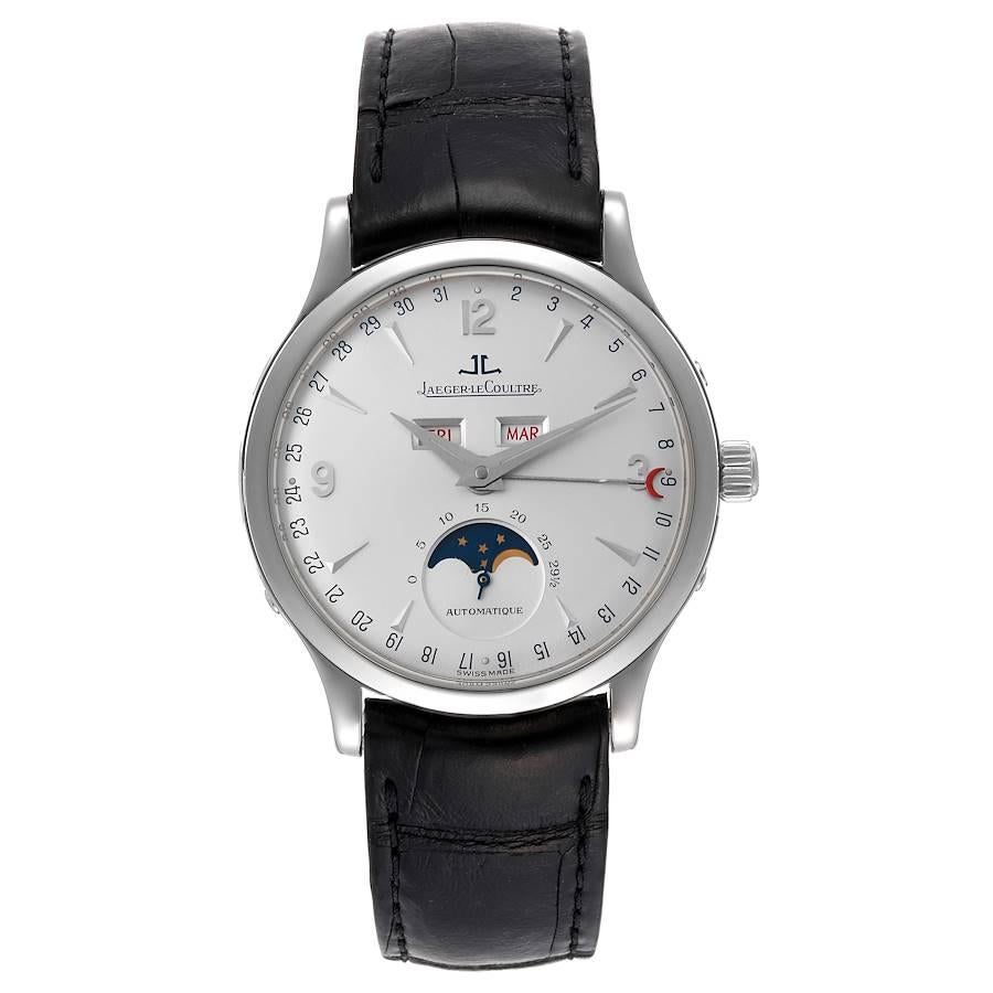 Jaeger-LeCoultre Master Calendar Triple Date Montre Homme 140.8.98.S Q1558420. Mouvement automatique à remontage automatique. Rhodié, décor fausses cotes, échappement à ancre en ligne droite, balancier monométallique réglé sur 6 positions,
