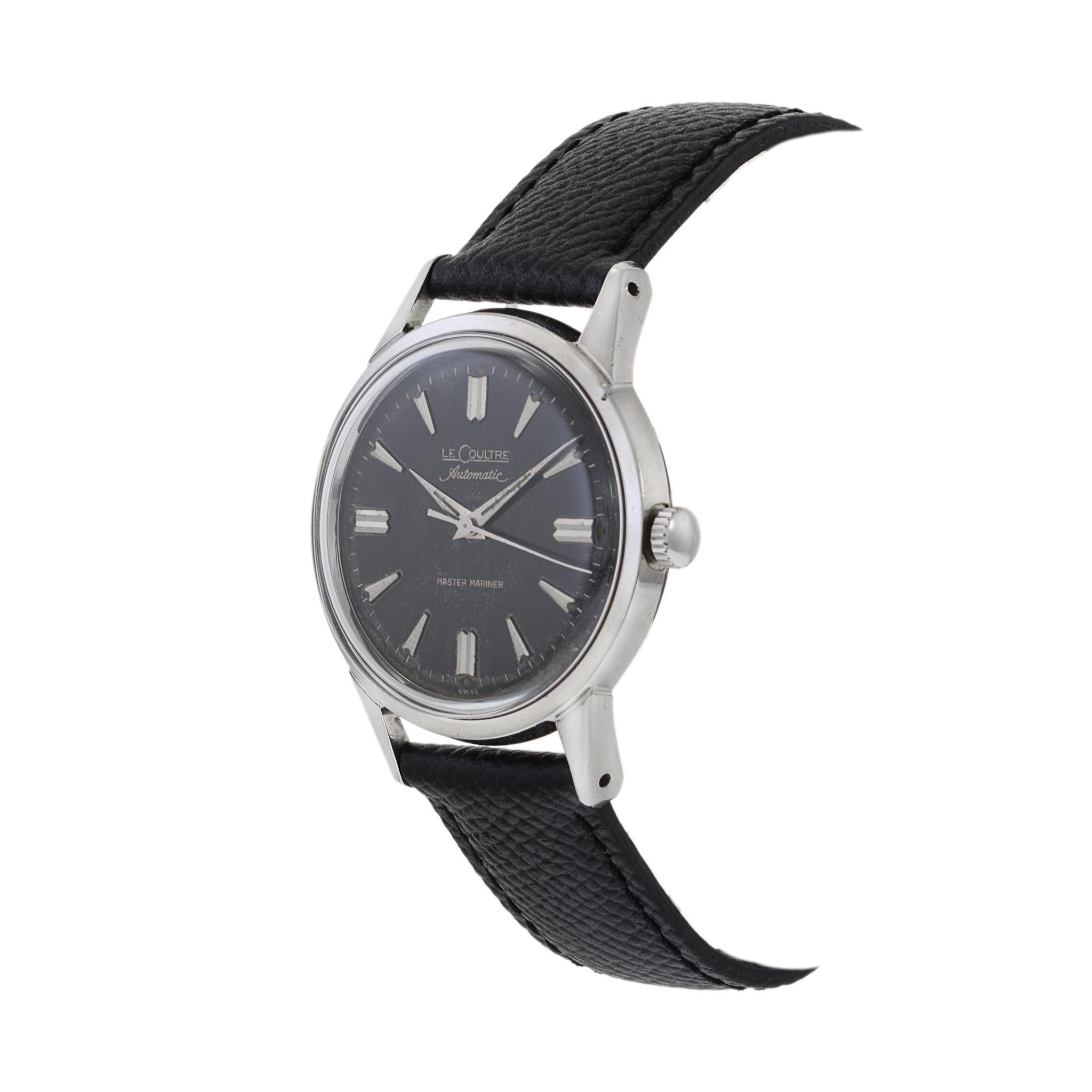 Dies ist eine äußerst seltene Jaeger-LeCoultre Master Mariner aus den 1950er Jahren. Diese Uhr ist wegen ihres schwarzen, vergoldeten Zifferblatts extrem selten.

Angetrieben wird diese Uhr vom renommierten JLC-Kaliber 476/3 mit 17 Lagersteinen und