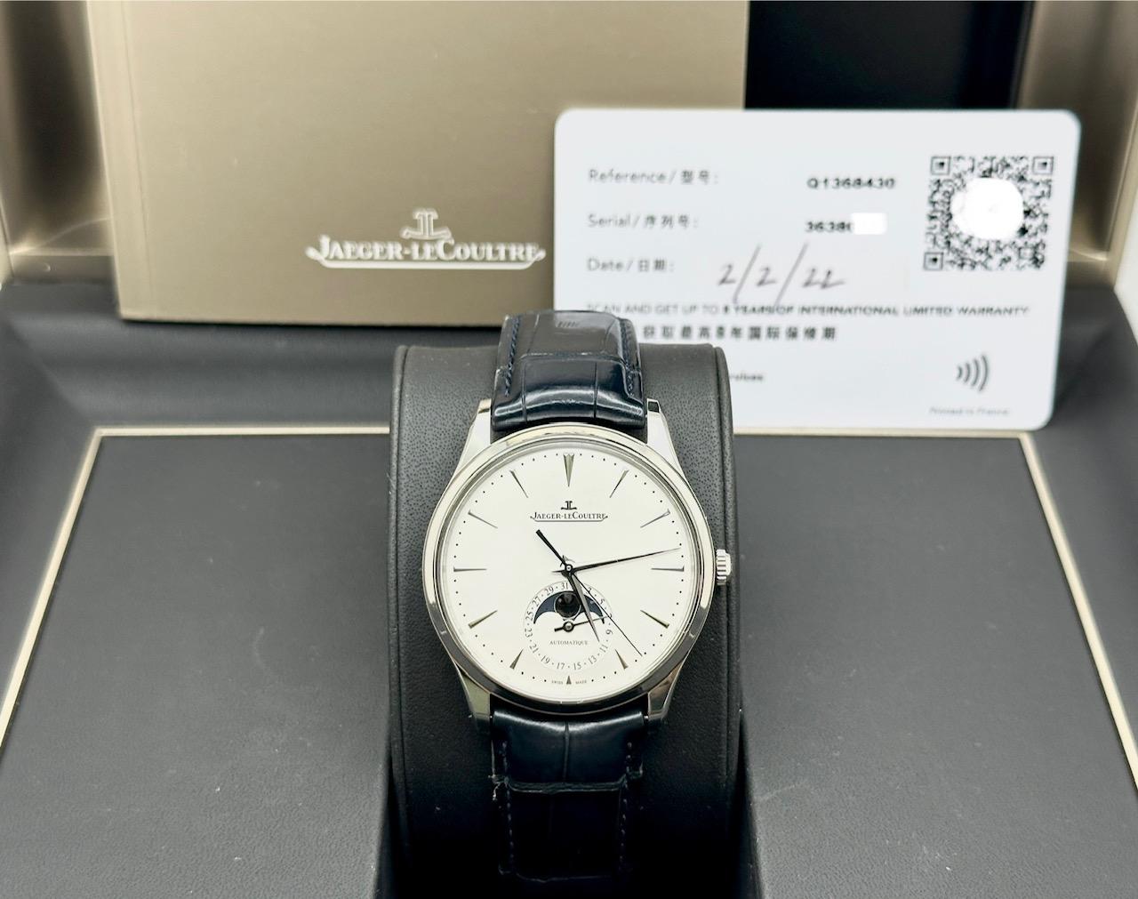 Numéro de style : Q1368430 



Année : 2022

 

Modèle : Jaeger-LeCoultre Master Ultra Thin Moonphase 

 

Matériau du boîtier : Acier inoxydable

 

Bracelet : Cuir bleu

  

Lunette : Acier inoxydable

   

Cadran : Argent

 

Cristal : cristal