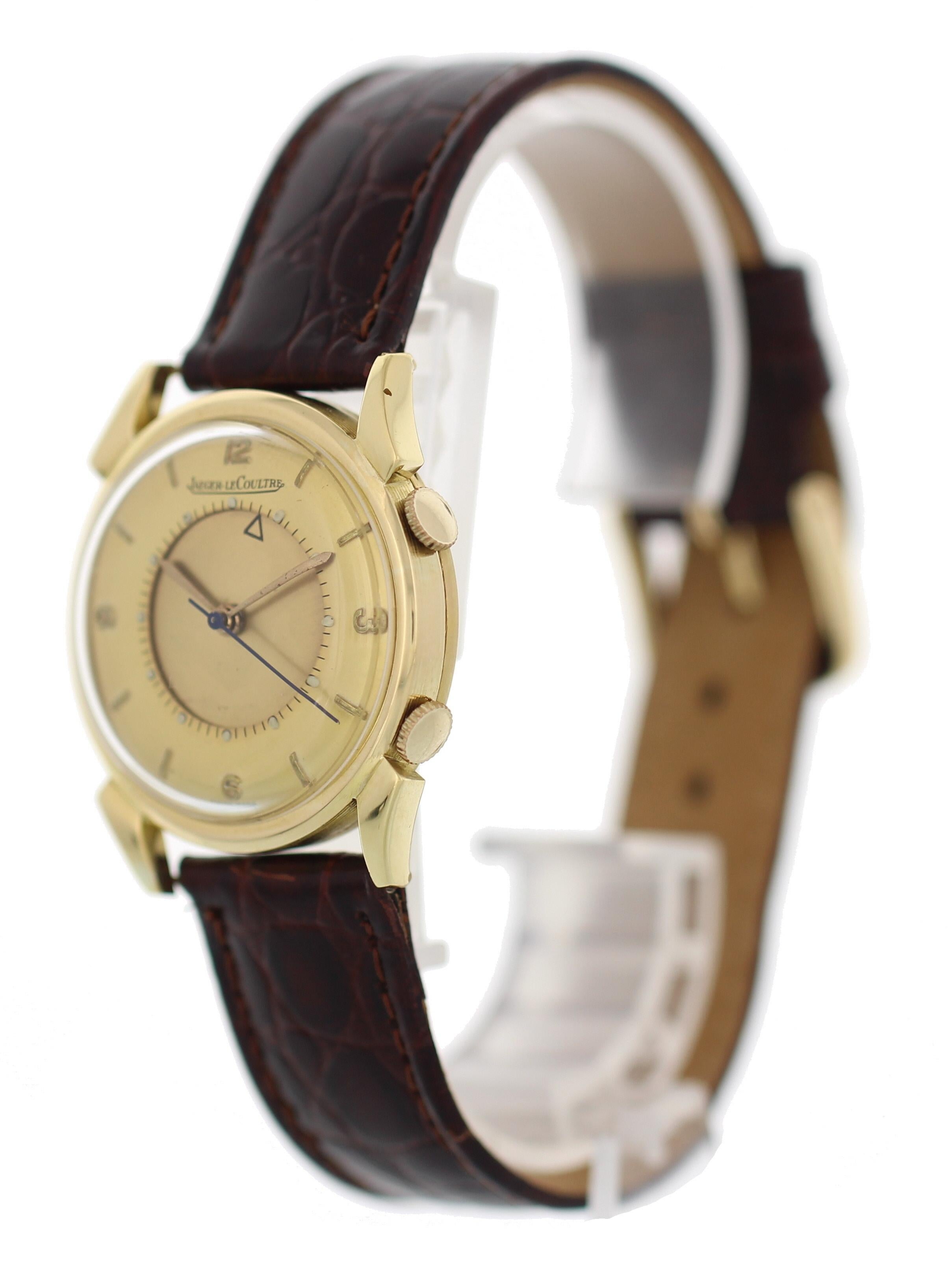 Jaeger-LeCoultre Memovox Alarm 18 Karat Yellow Gold Watch In Excellent Condition For Sale In New York, NY