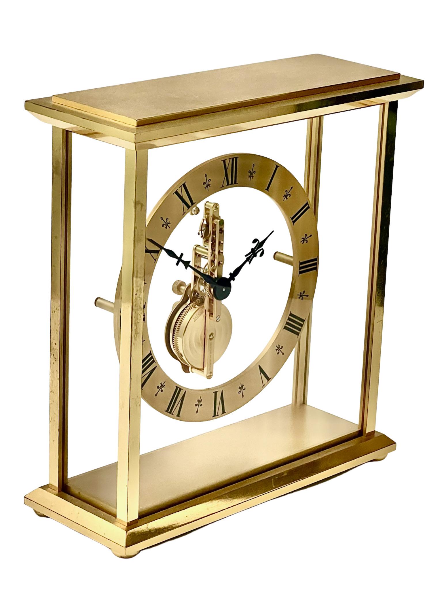 Mid-Century Modern Horloge squelette Jaeger LeCoultre en laiton et verre du milieu du siècle dernier n° 508 en vente