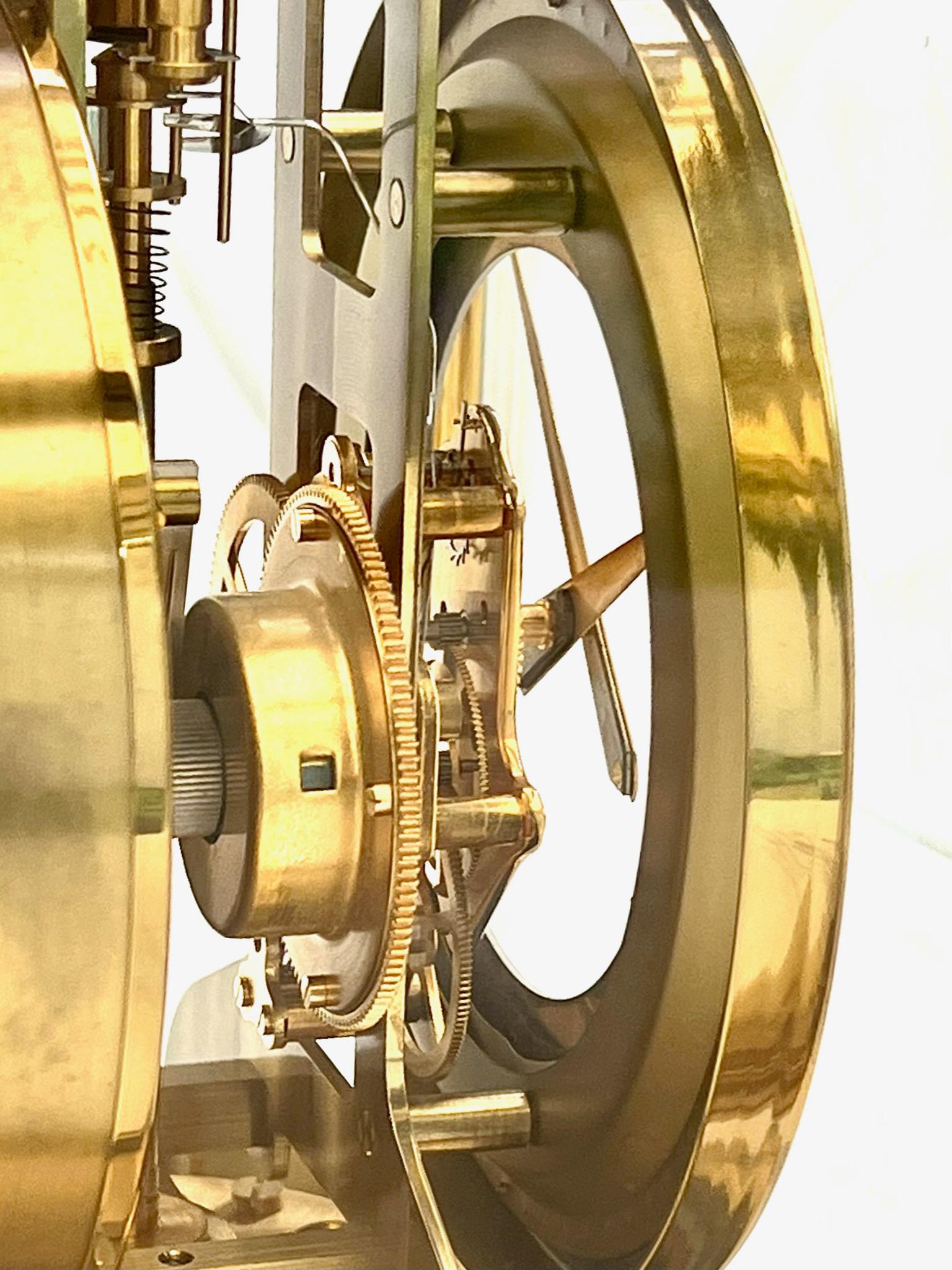 Horloge Atmos en laiton doré et verre du milieu du siècle dernier de Jaeger LeCoultre 2