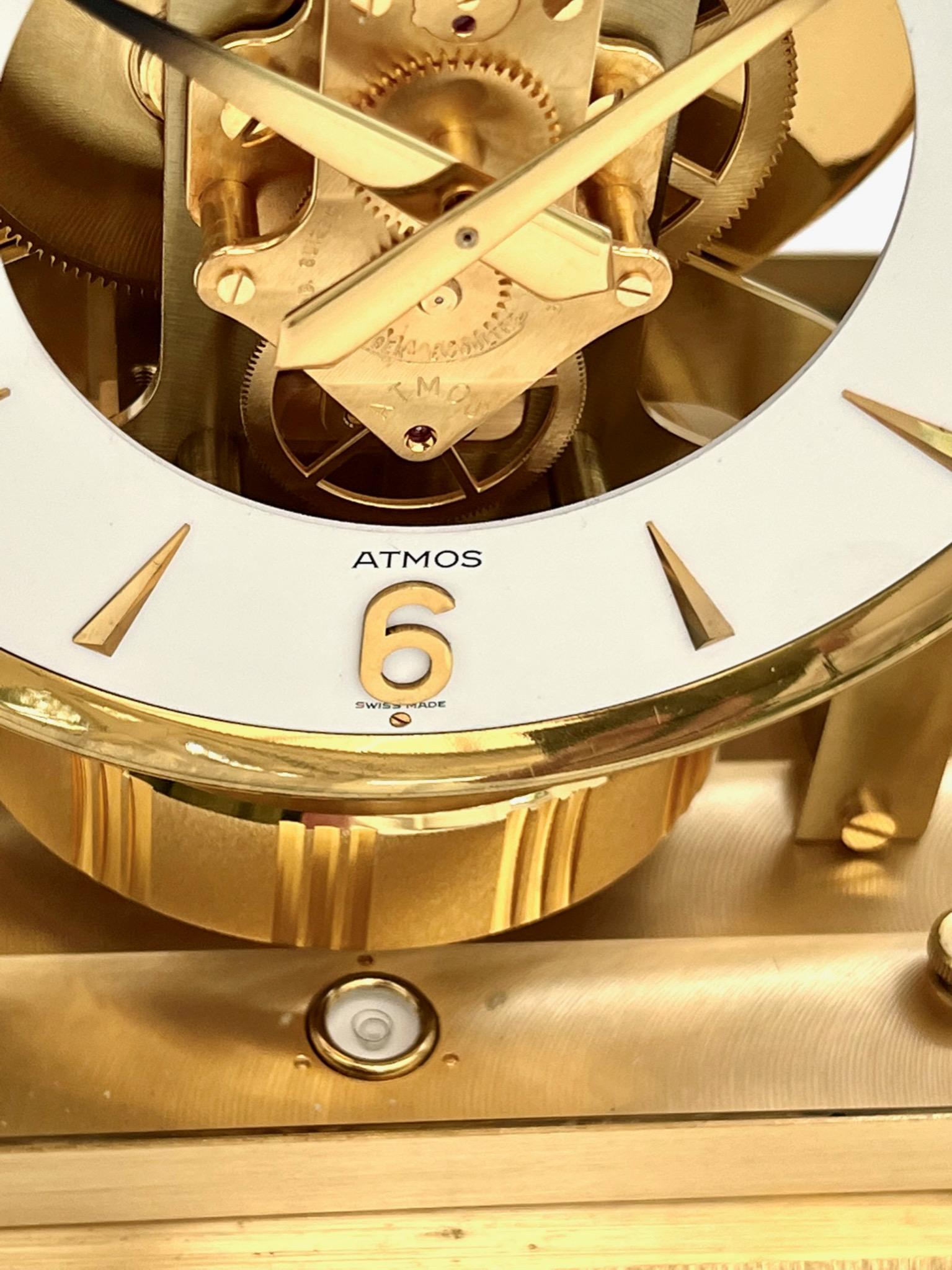 Horloge Atmos en laiton doré et verre du milieu du siècle dernier de Jaeger LeCoultre 4