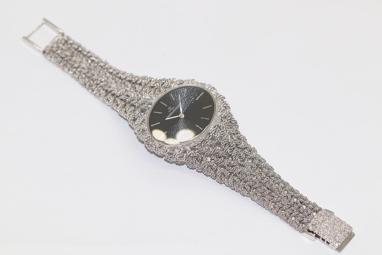 Jaeger LeCoultre, Oval geformte Damenarmbanduhr aus 18 Karat Weißgold 10