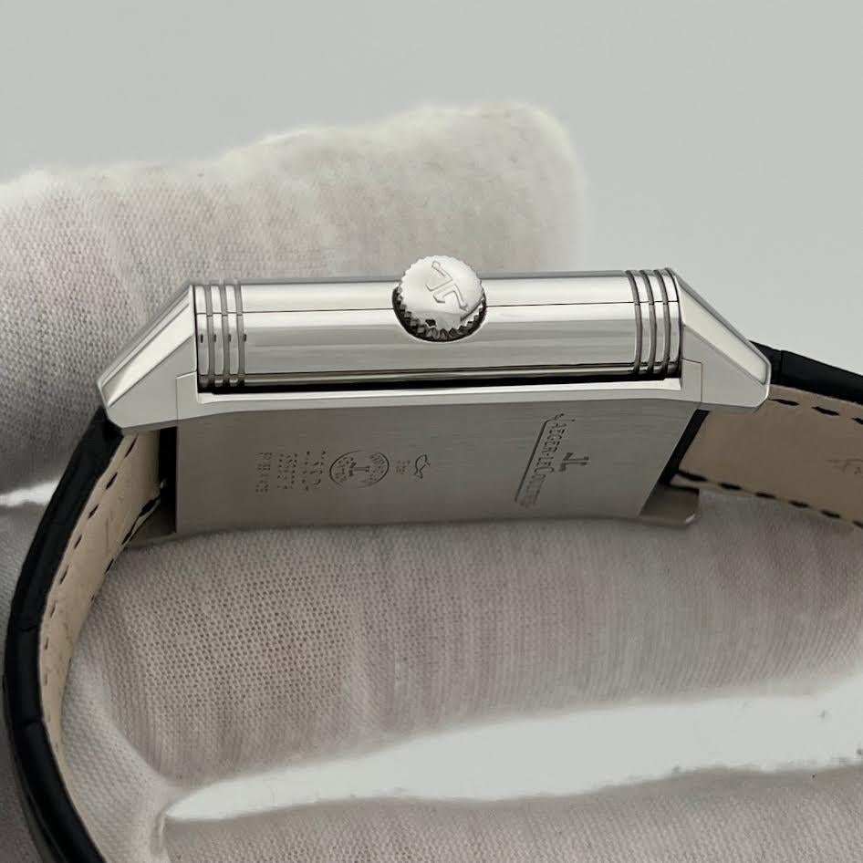 Numero di stile: Q3848420



Seriale: 3539***



Anno: 2021

 

Model: Jaeger-LeCoultre Reverso Classic Duoface

 

Materiale della cassa: Acciaio inossidabile

 

Fascia: Pelle

  

Lunetta: Acciaio inossidabile

  

Quadrante: quadrante argento e