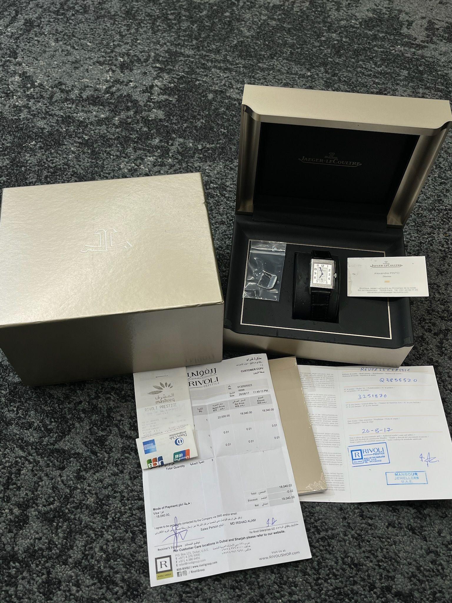 Marca: Jaeger-LeCoultre
Model No: Reverso Clásico Pequeño
Referencia: Q3858520
Año: 2017
Estado: Seminuevo (Muy buen estado)
Último servicio: 16 de julio de 2025 (servicio interno)

Movimiento
Tipo: Bobinado manual
Calibre: 822/2
Reserva de marcha: