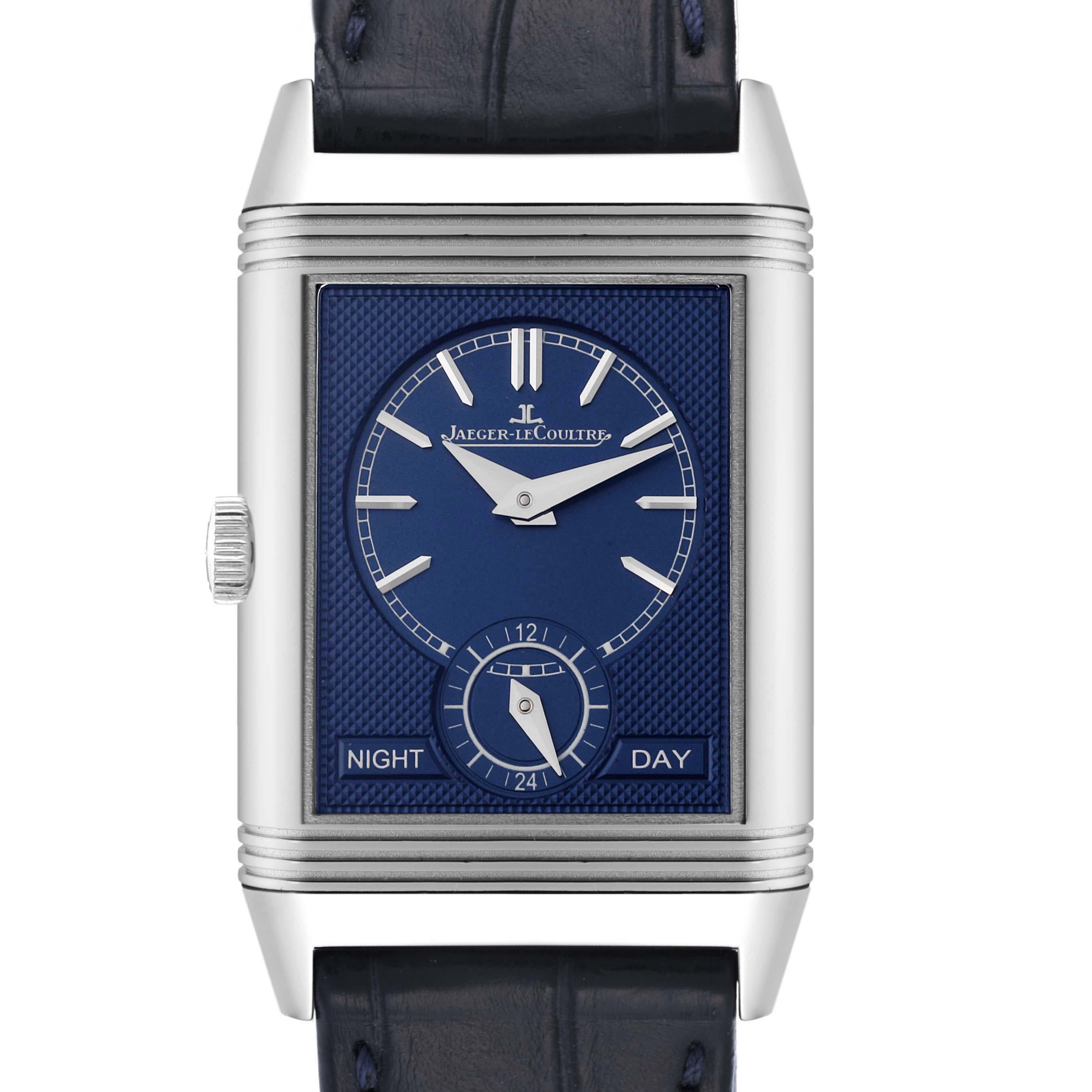 Jaeger LeCoultre Reverso Duo Tribute Steel Mens Watch 213.8.D4 Q3908420 Papers. Mouvement automatique à remontage automatique. Boîtier rotatif rectangulaire à cinq corps en acier inoxydable 42,9 x 25,5 mm. Épaisseur du boîtier : 9.2 mm. Lunette