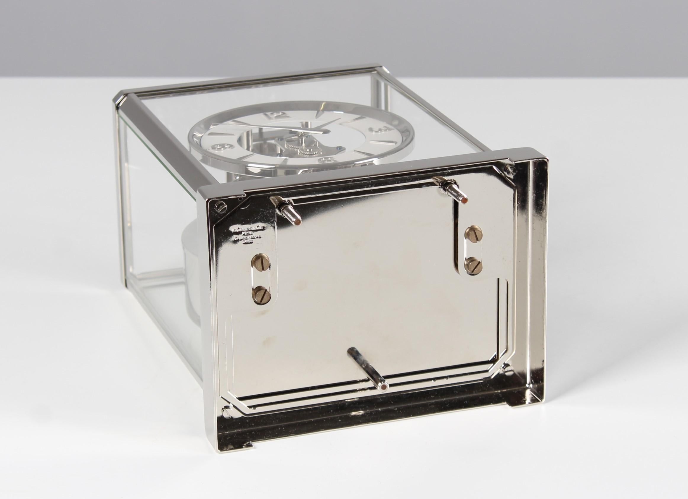 Jaeger LeCoultre, horloge Atmos en argent de 1955, revisitée et neuve plaquée nickel en vente 4