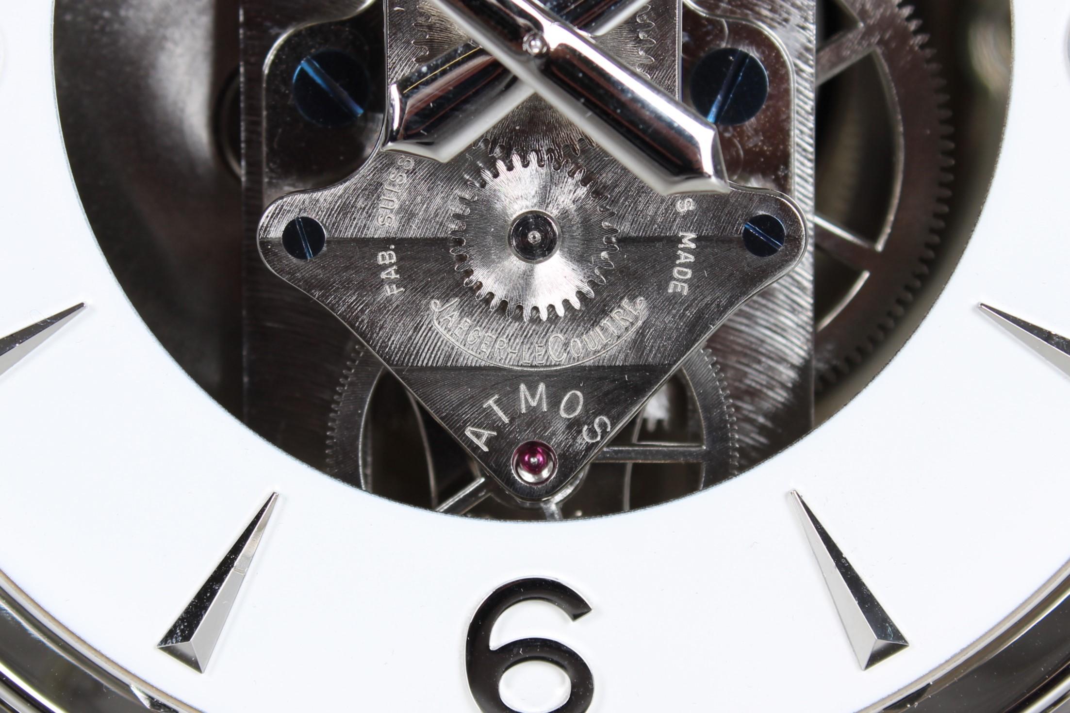 Suisse Jaeger LeCoultre, horloge Atmos en argent de 1955, revisitée et neuve plaquée nickel en vente