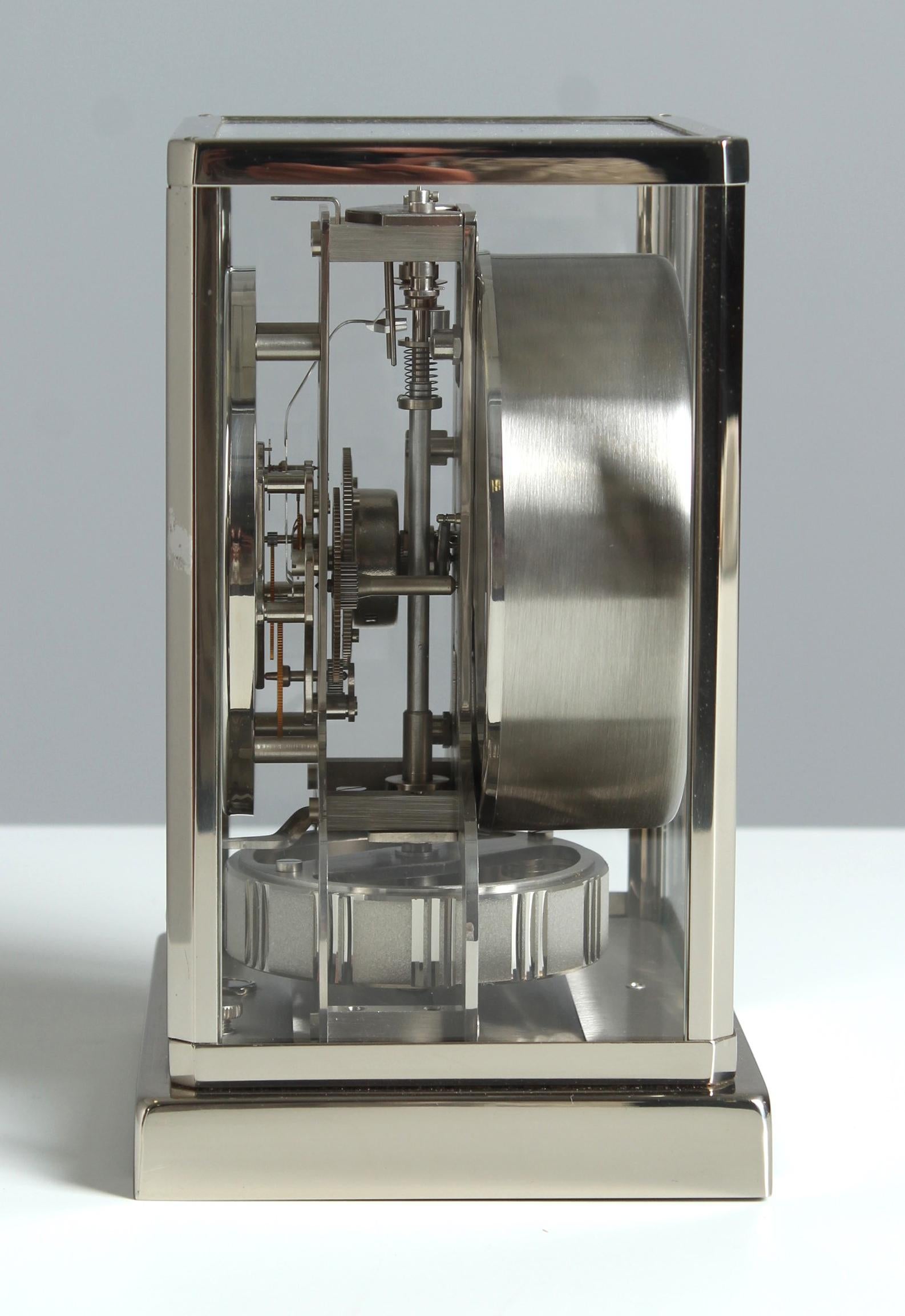 Jaeger LeCoultre, horloge Atmos argentée d'origine plaquée nickel, suisse, 1973 en vente 5