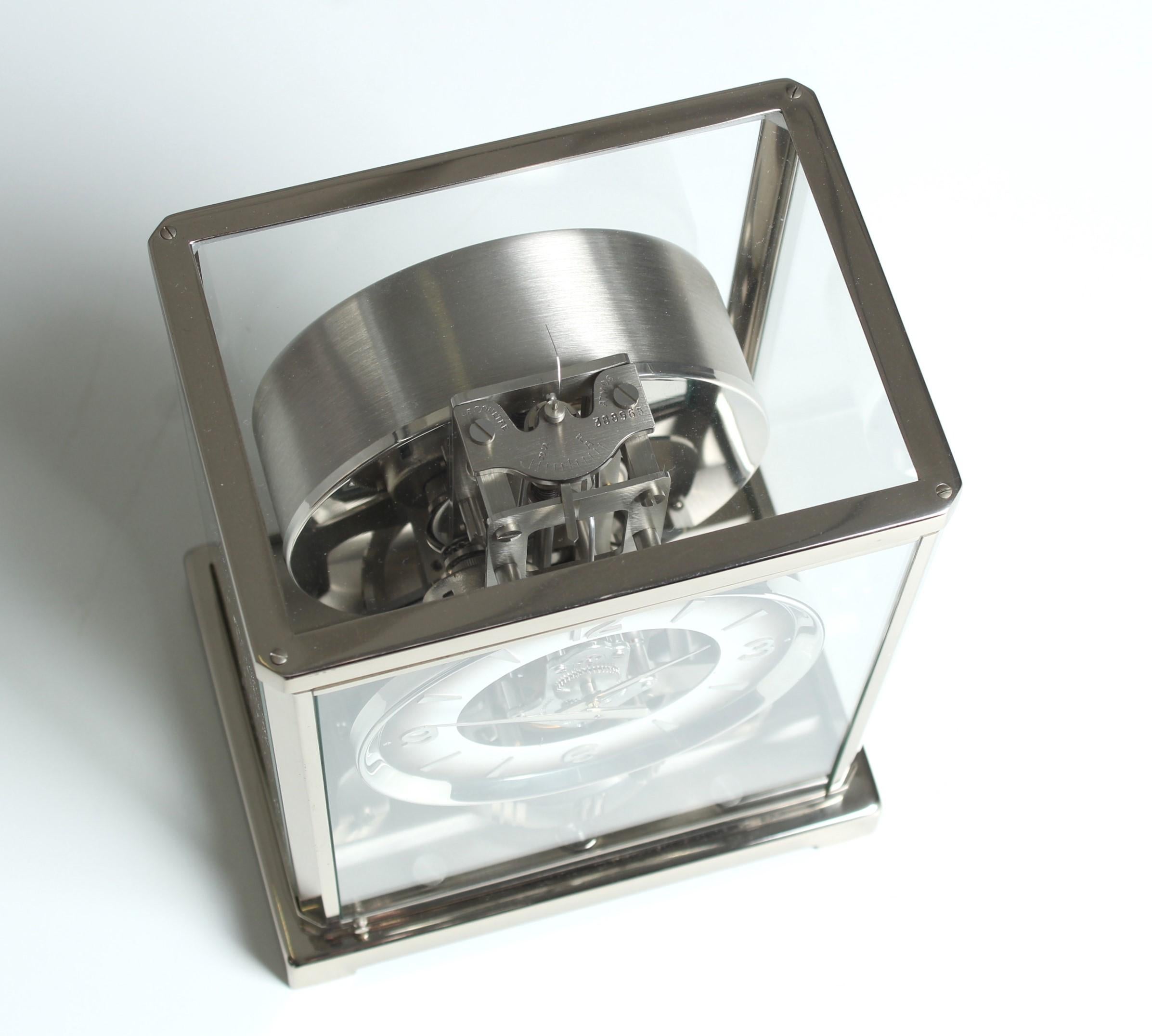 Jaeger LeCoultre, Silberne Atmos-Uhr, original vernickelt, Schweizer, 1973 (Ende des 20. Jahrhunderts) im Angebot
