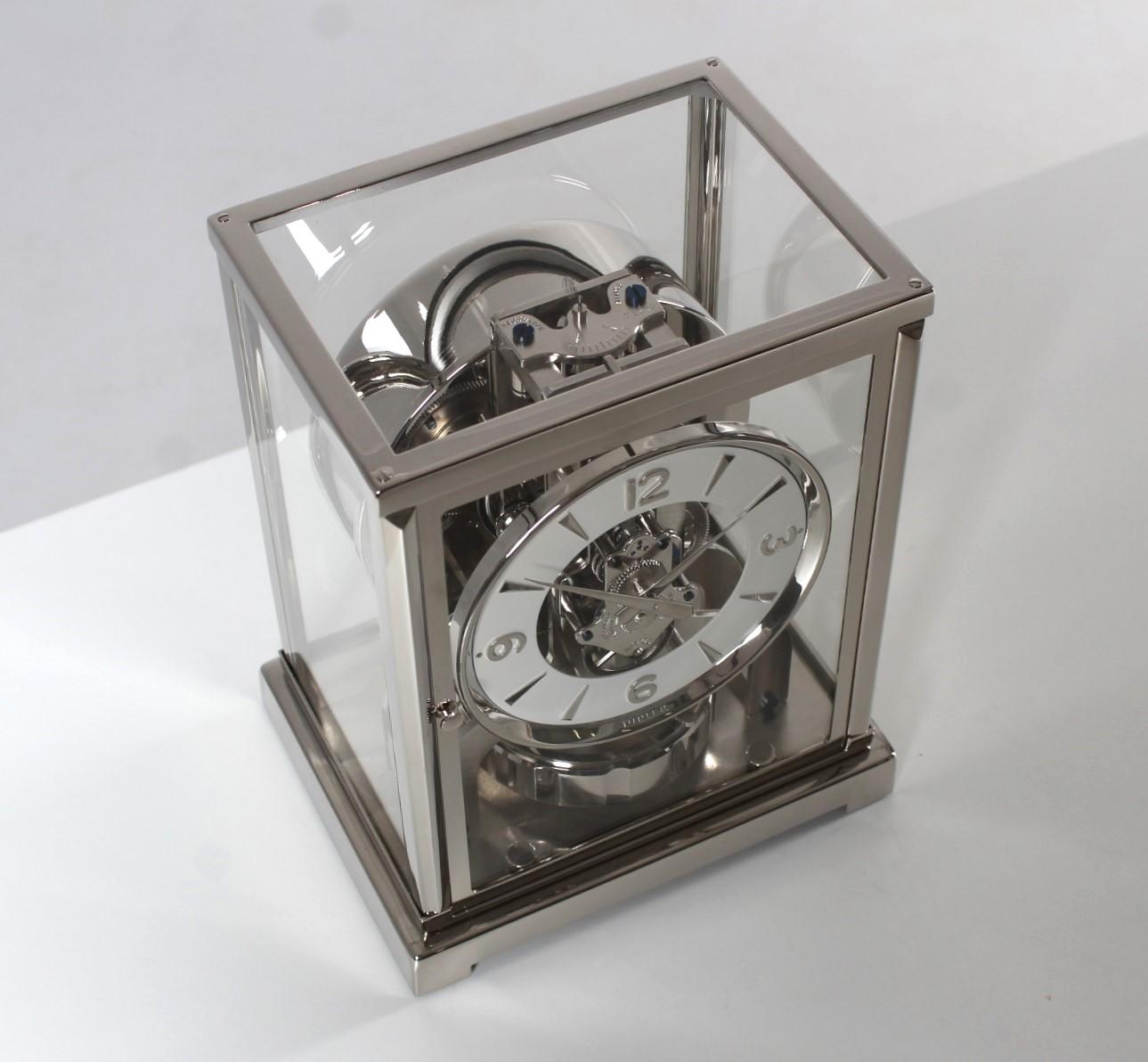 Jaeger LeCoultre, Silver Atmos IV Calibre 532, Manufactured 1955 In Excellent Condition In Greven, DE