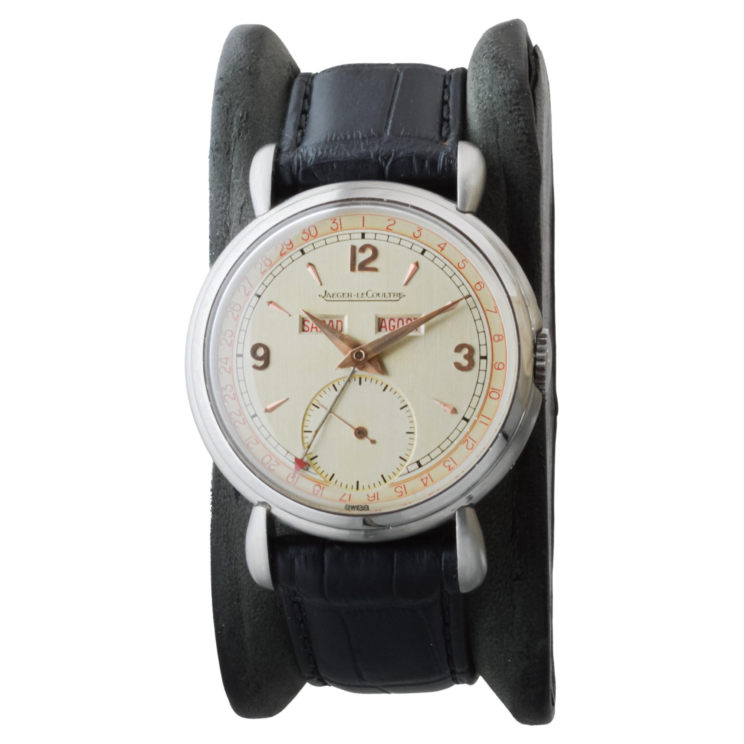 Jaeger-LeCoultre in acciaio inossidabile con tripla data, quadrante originale e scatola anni '40 In condizioni ottime in vendita a Long Beach, CA