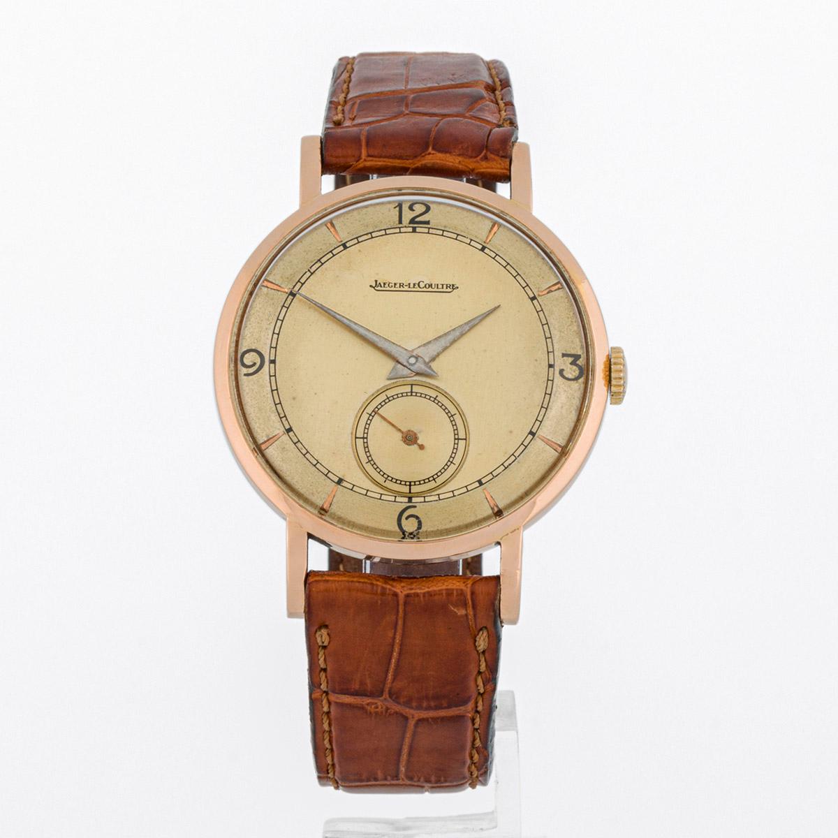This is a vintage Jaeger-LeCoultre Vintage with rose gold case and leayther bracelet, and with small seconds on the dial.
This piece from the 1950s corresponds to the brand's golden age and can be considered a collector's item.