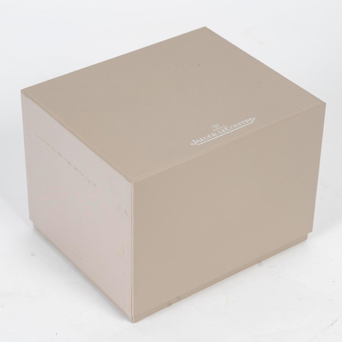 Jaeger-LeCoultre watch box in leather and wood, 1990.

Jaeger-LeCoultre watch box in leather and wood in its cardboard case, circa 1990.
H: 14 cm, W: 18 cm, D: 15 cm
