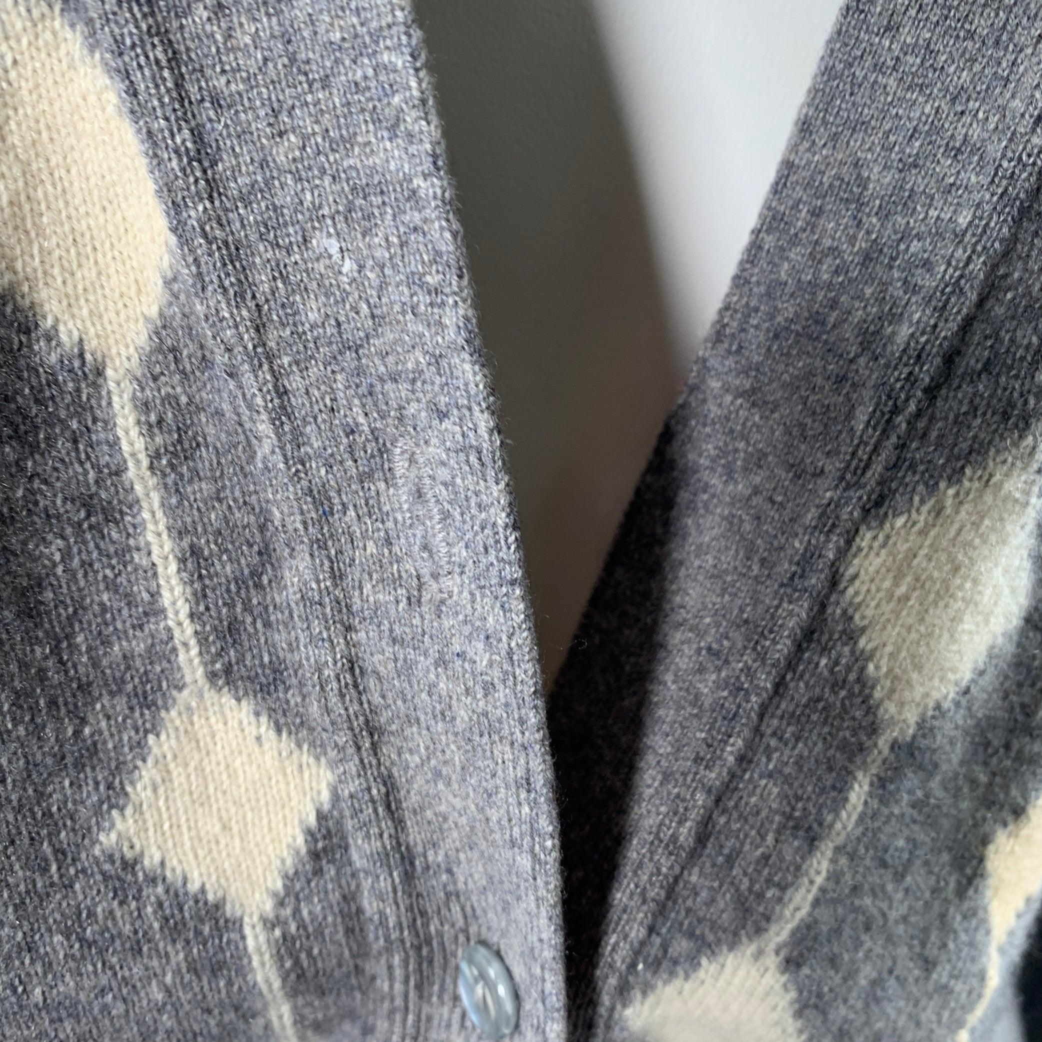 JAEGER Size M Grey Cream Cashmere Diamond V-Neck Cardigan In Good Condition For Sale In San Francisco, CA