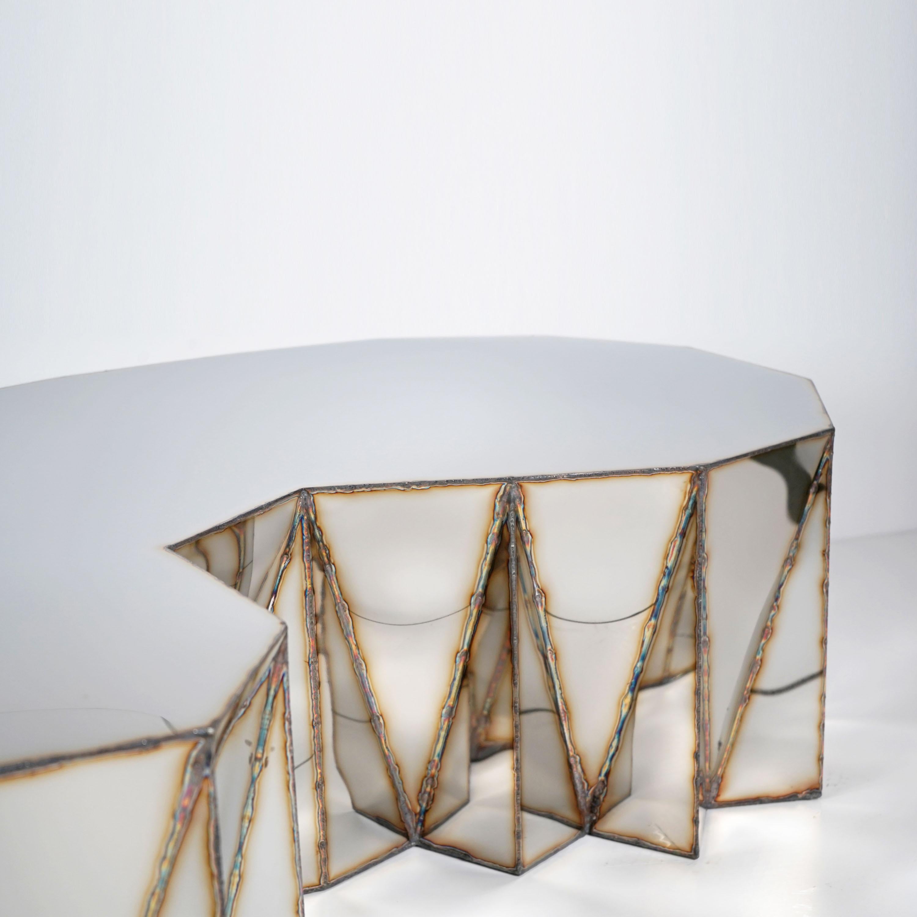 Mesa Jagged Edge Kidney de acero inoxidable pulido espejo de Julian Mayor Posmoderno en venta