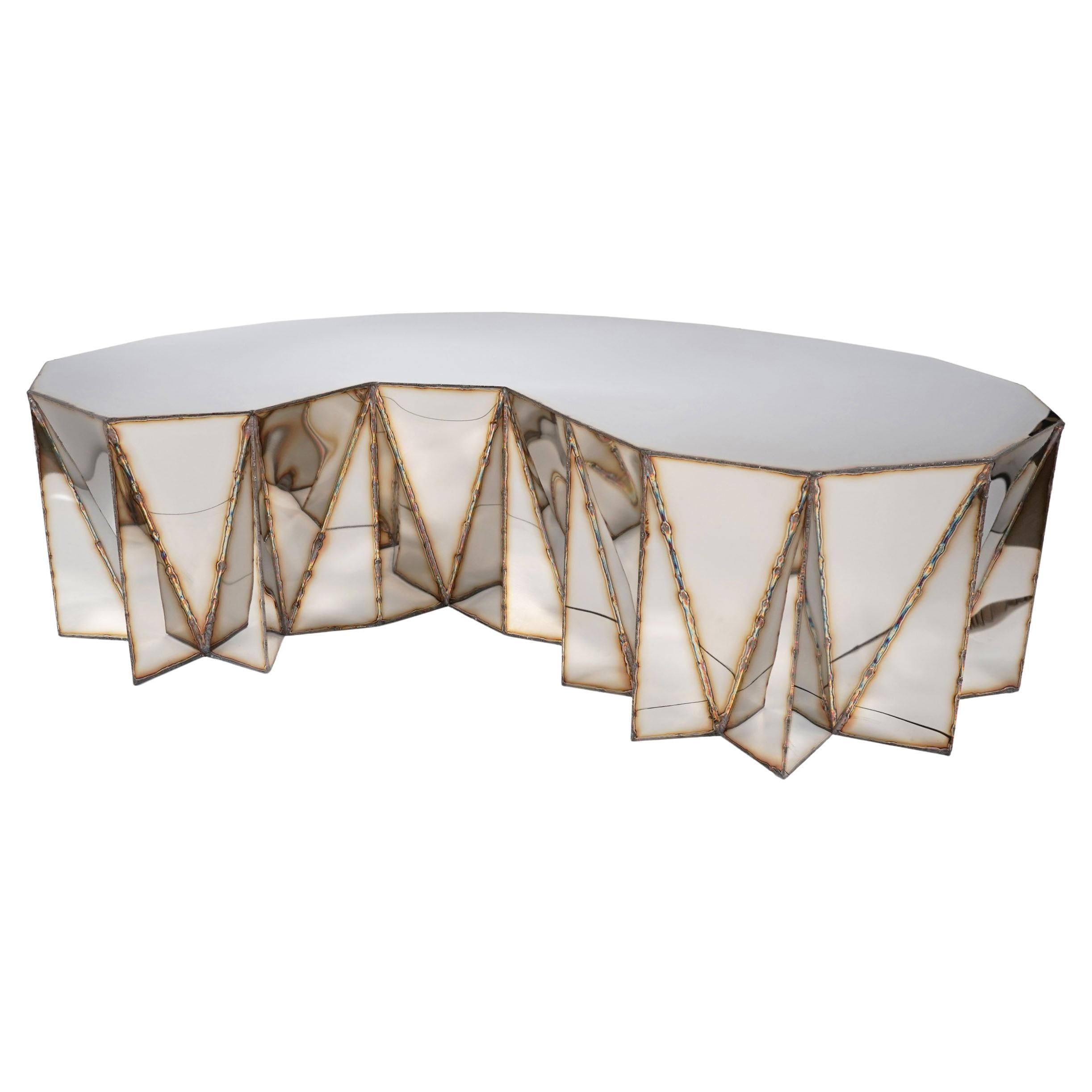Mesa Jagged Edge Kidney de acero inoxidable pulido espejo de Julian Mayor