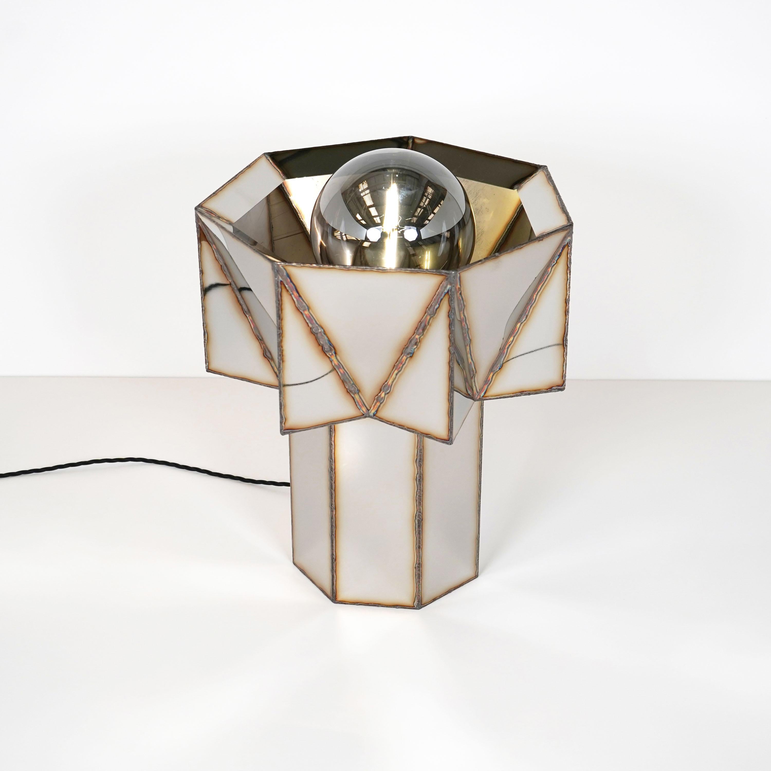 Postmoderne Lampe à poser Jagged Edge en acier inoxydable poli miroir soudé par Julian Mayor en vente