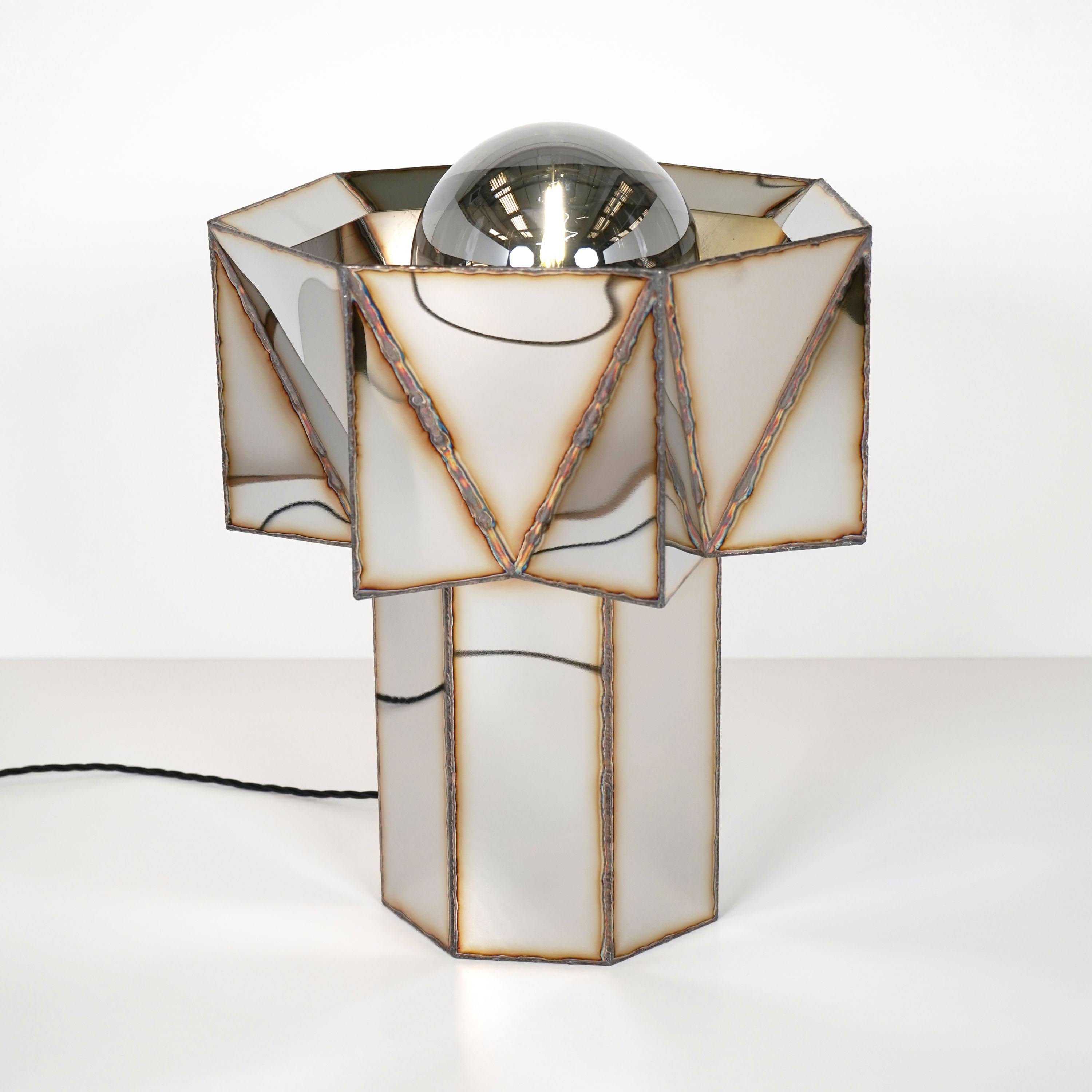 Poli Lampe à poser Jagged Edge en acier inoxydable poli miroir soudé par Julian Mayor en vente