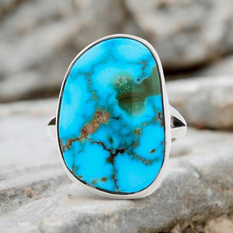 This handmade sterling silver ring features a hand fabricated split shank design by Rob Sherman with a highly polished castellated bezel around a simple, beautiful, and highly matrixed Kingman turquoise cabochon.

Size 8


PERFECTION. EVERY TIME.
At