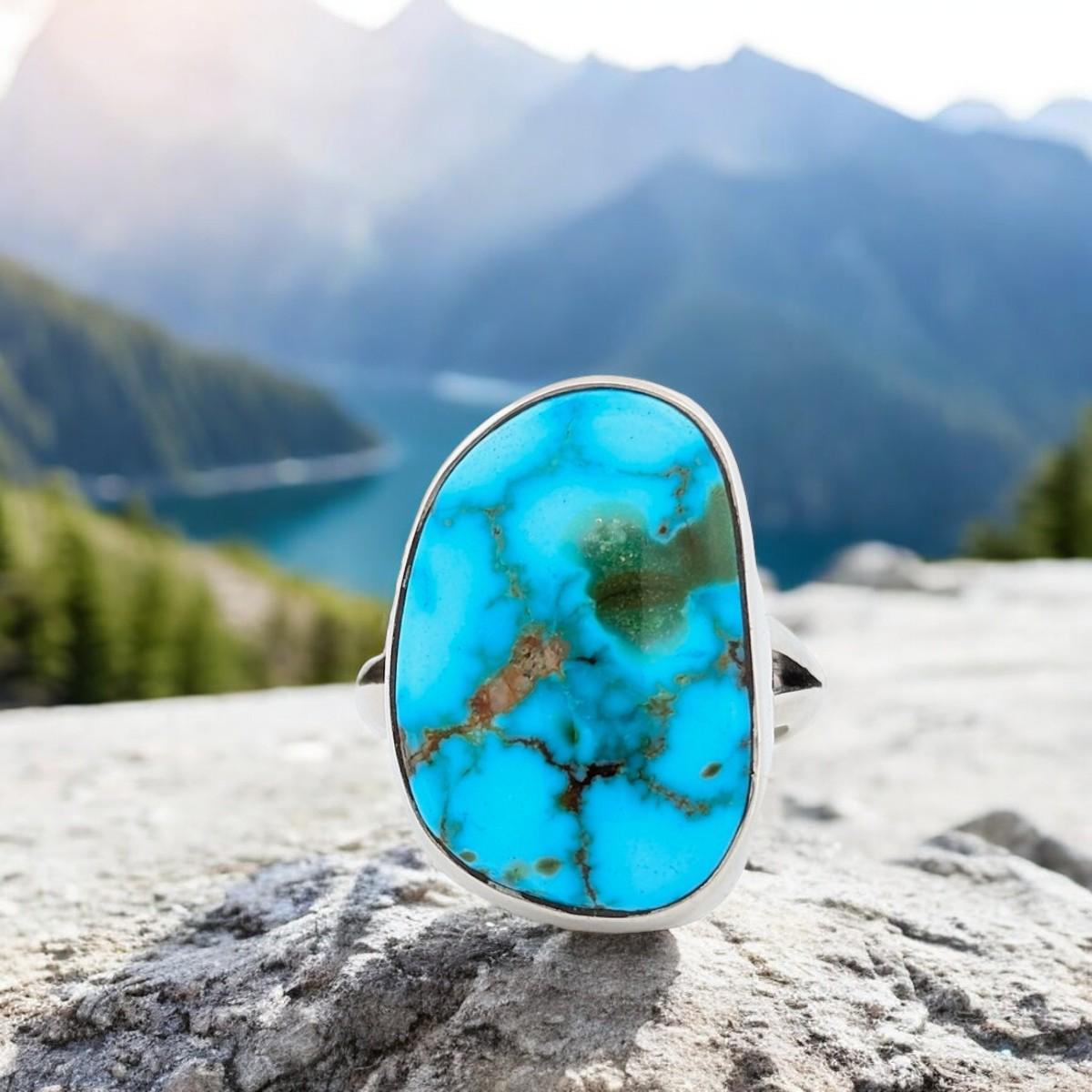Jagged Stone Bluff  Sterling Silver & Bright Blue Kingman Turquoise Ring In New Condition In Greeneville, TN