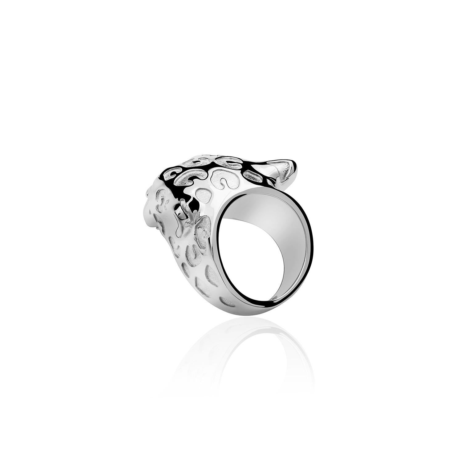 The Jaguar Ring  from the Animal´s Collection by TANE is made in silver .925, it´s total shape is a jaguar's head with spots in relief, harmoniously distributed along the length and width of its surface. Handmade in Mexico.

To preserve the beauty