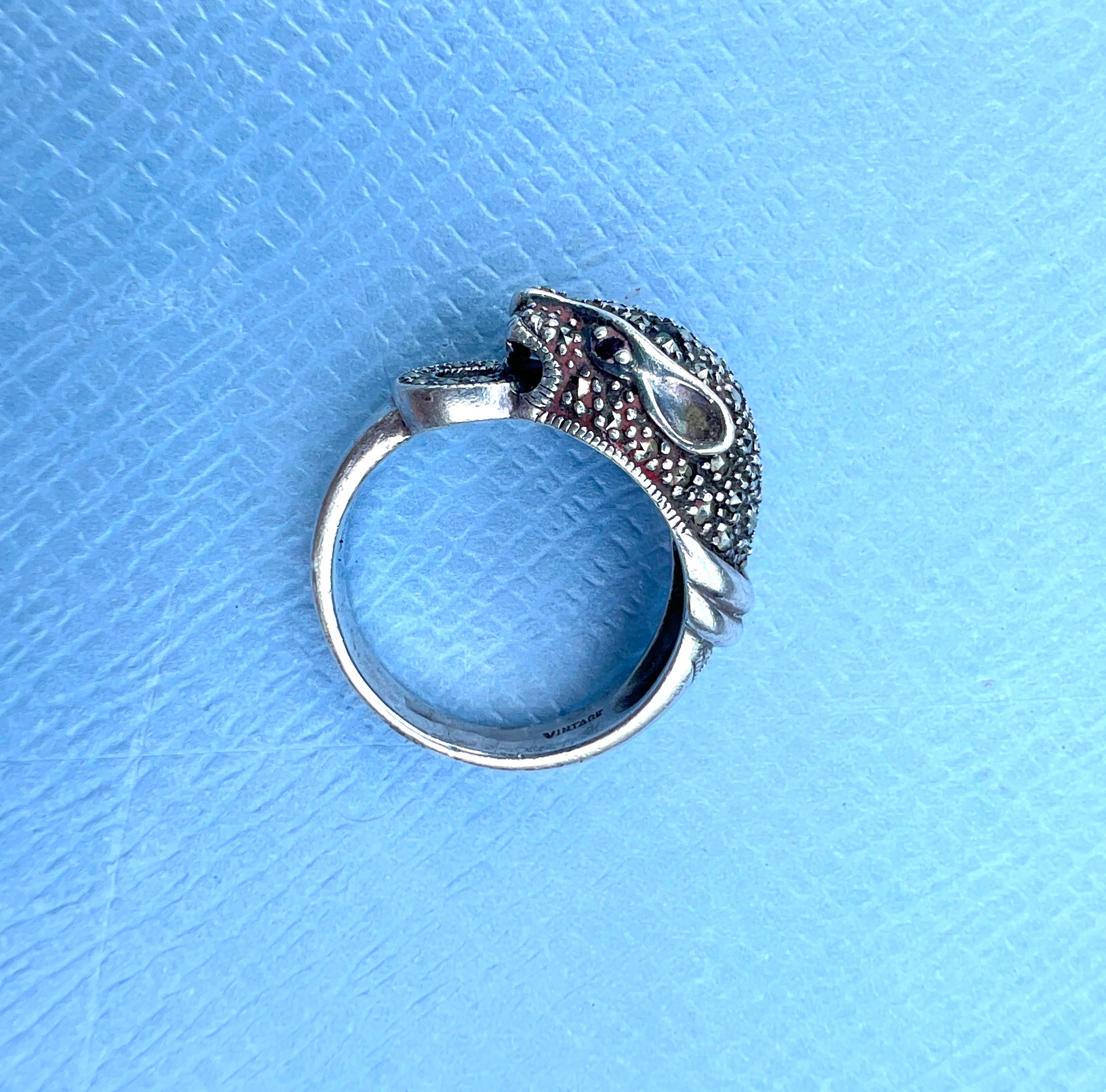 Anillo de Rubí Pantera Jaguar  Joyas de plata para animales

2 Rubíes como ojos

Disponible para entrega inmediata