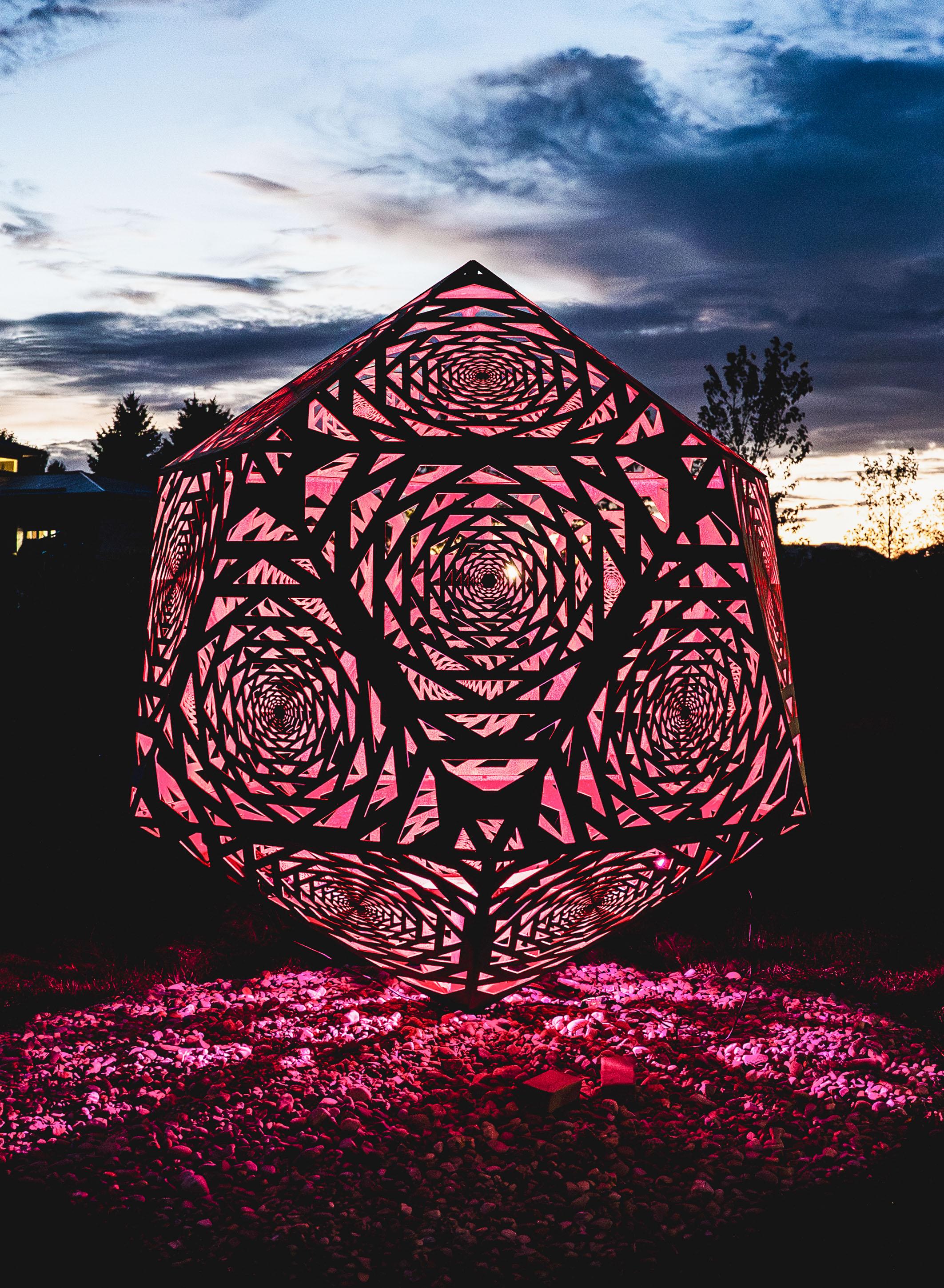 Aqua - scultura astratta geometrica di grandi dimensioni, contemporanea, in acciaio dolce, da esterno