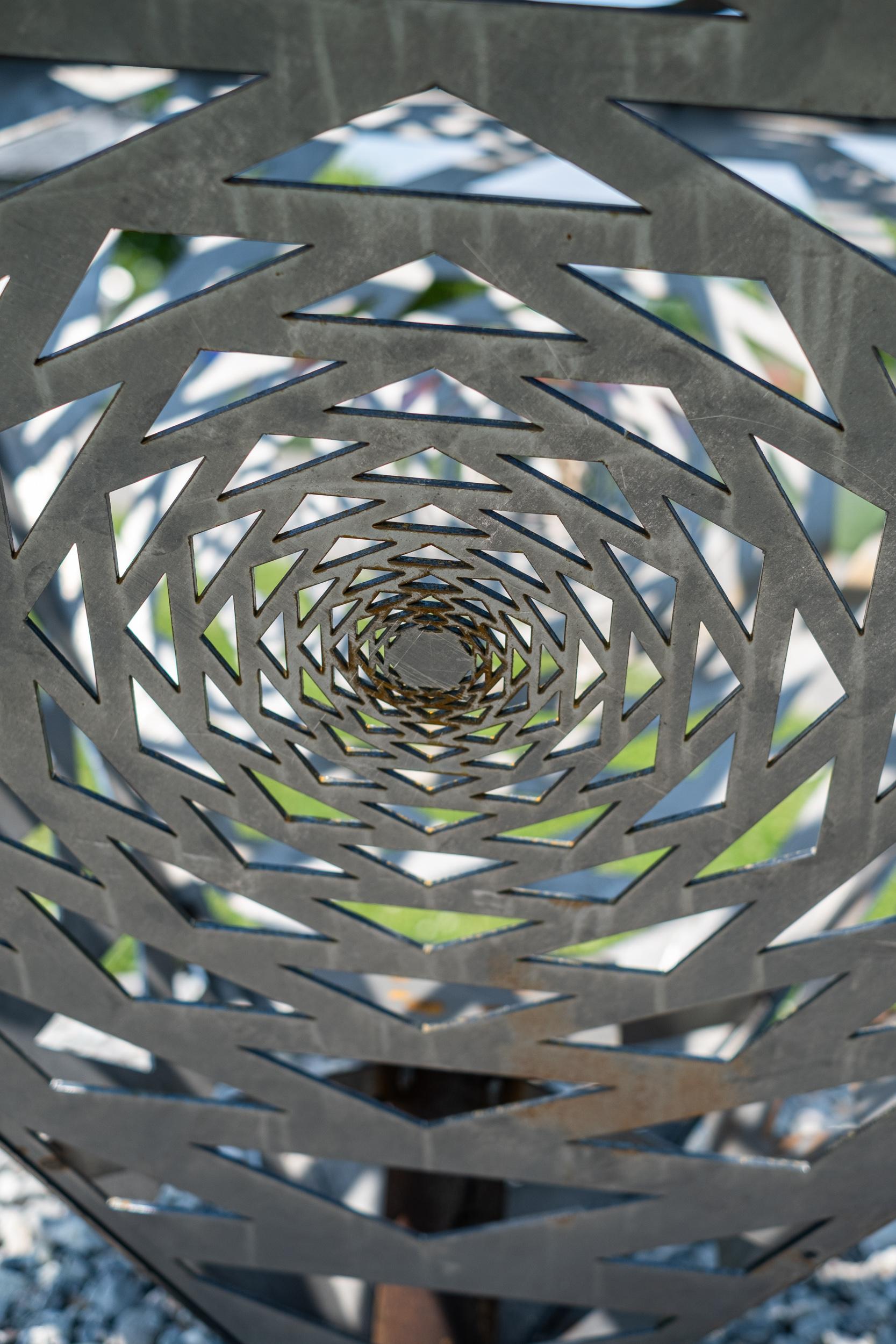 Areo - grande scultura geometrica astratta, contemporanea, in acciaio dolce, da esterno in vendita 2