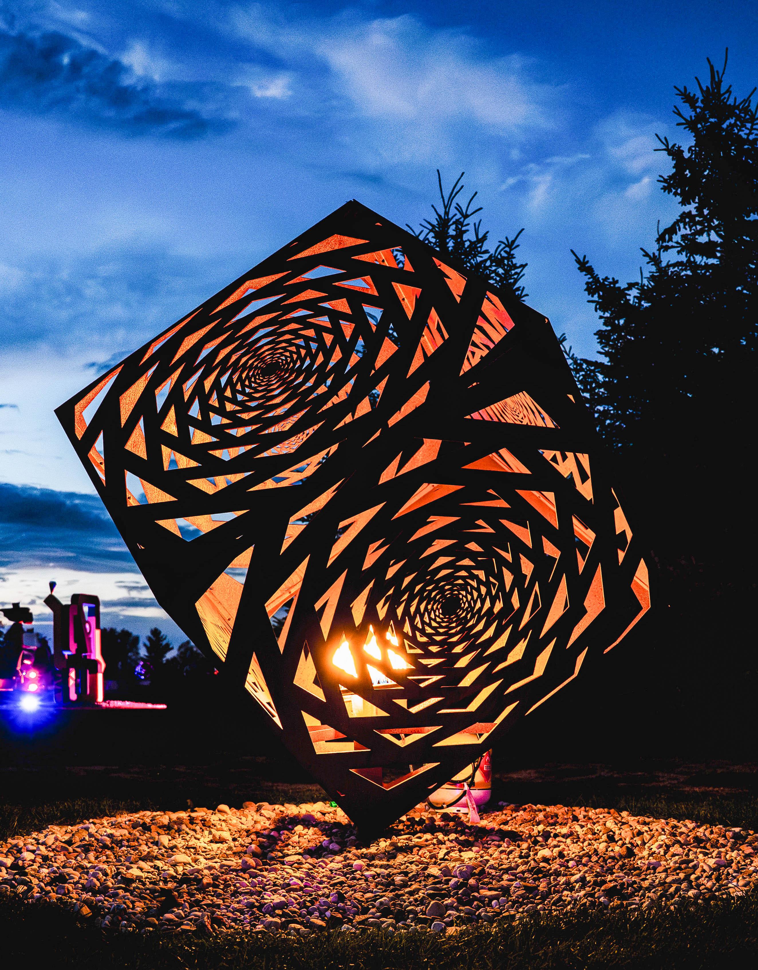 Terra - scultura astratta geometrica di grandi dimensioni, contemporanea, in acciaio dolce, da esterno