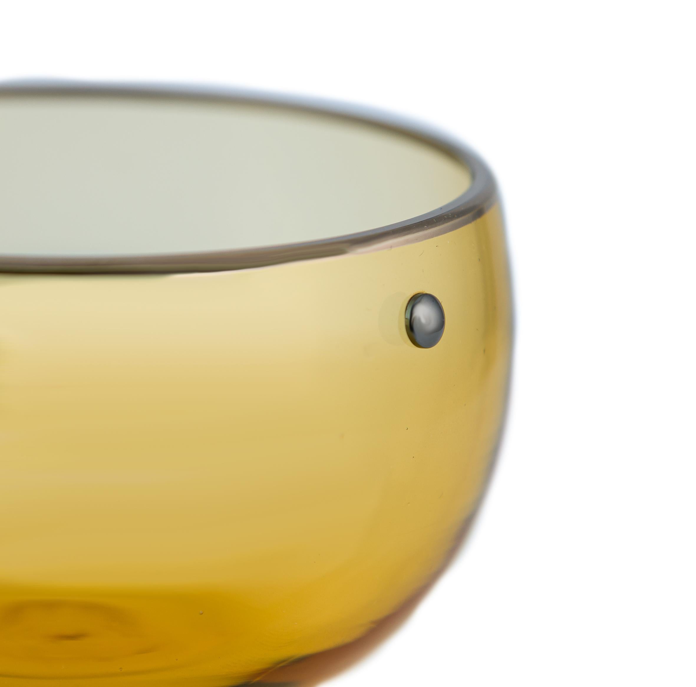 Italian JAI amber bowl with platinum rim and hematite stone, by Giberto Venezia For Sale