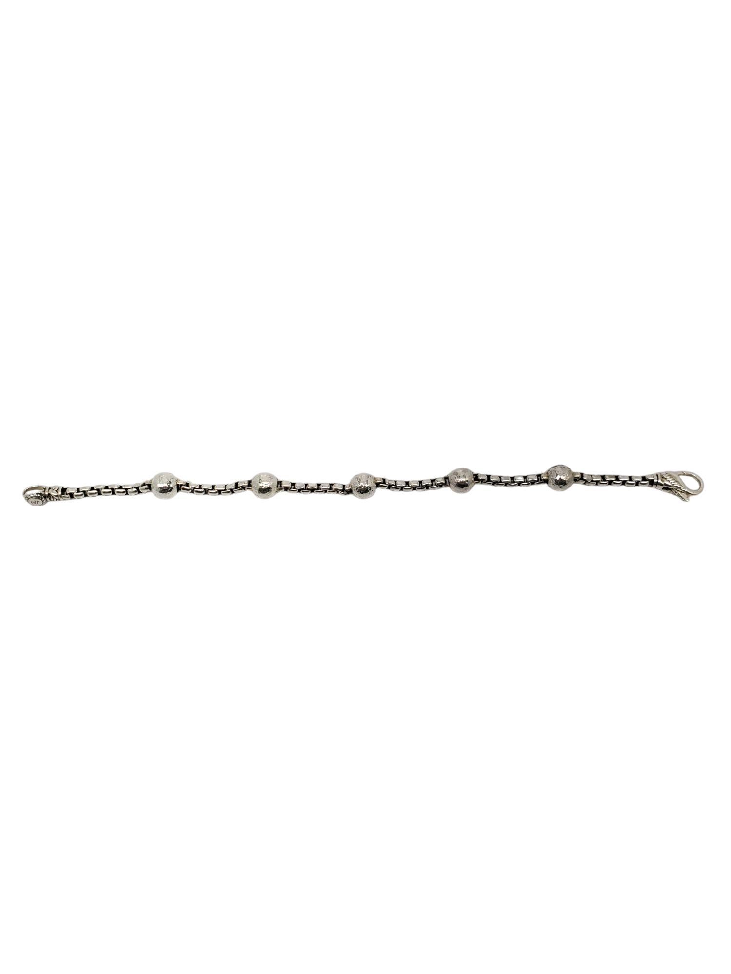 JAI by John Hardy Sterling Silver Station Bead Bracelet 

This vintage bracelet features a box chain design with 5 evenly spaced textured beads set in sterling silver with a lobster clasp by JAI.

Size: 8.25