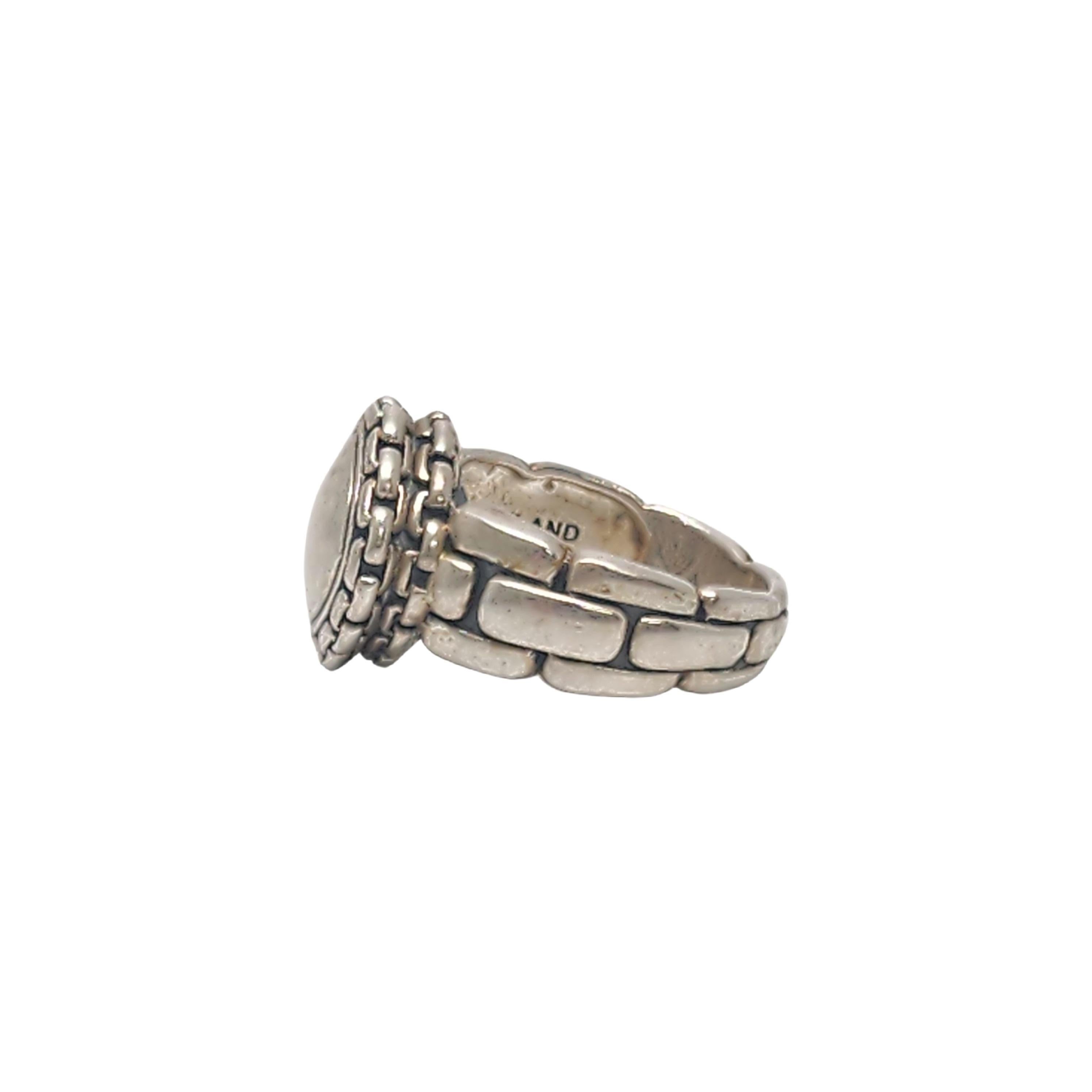JAI by John Hardy sterling silver hammered box chain ring.

Size 7

From the affordable line JAI by John Hardy for QVC, this ring features a box chain design with a hammered cushioned square set on its side at its center.

Measures approx 9/16