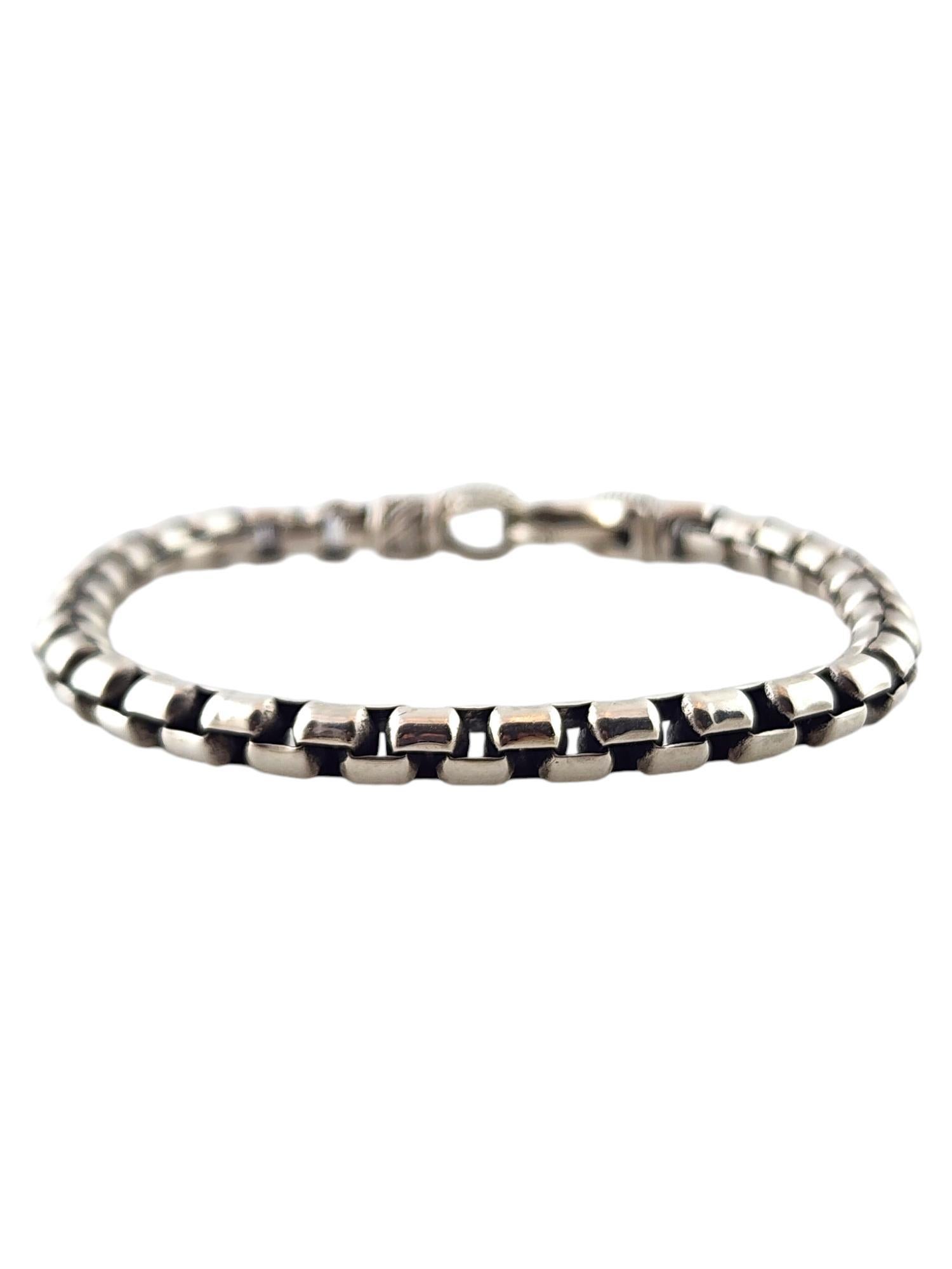 JAi John Hardy Sterling Silver Box Chain Bracelet

This classic box chain bracelet was meticulously crafted from sterling silver by amazing designer JAi for John Hardy!

Size: 6 3/4