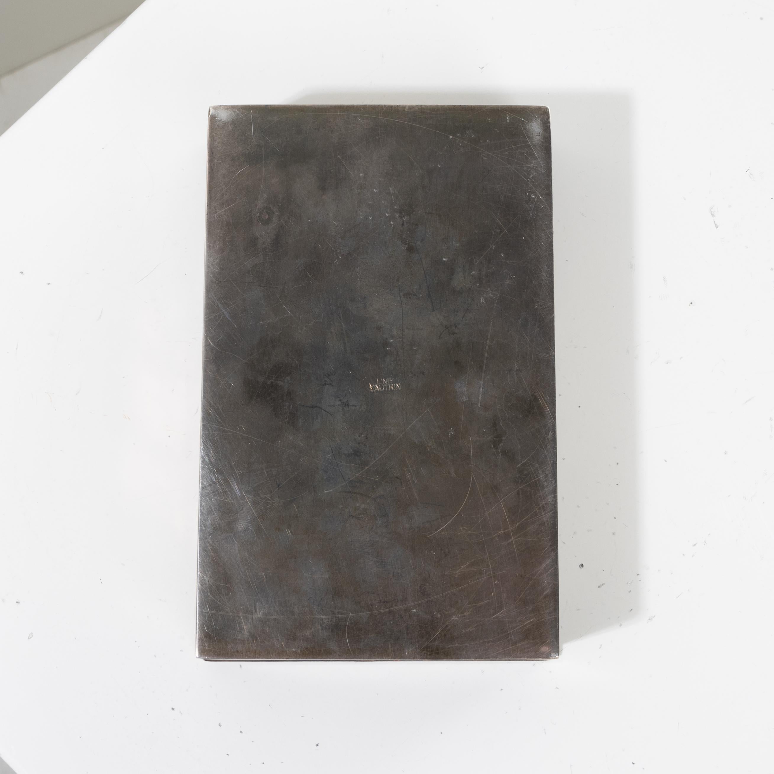 J’ai perdu ma tourterelle by Line Vautrin – Box in silvered bronze en vente 1