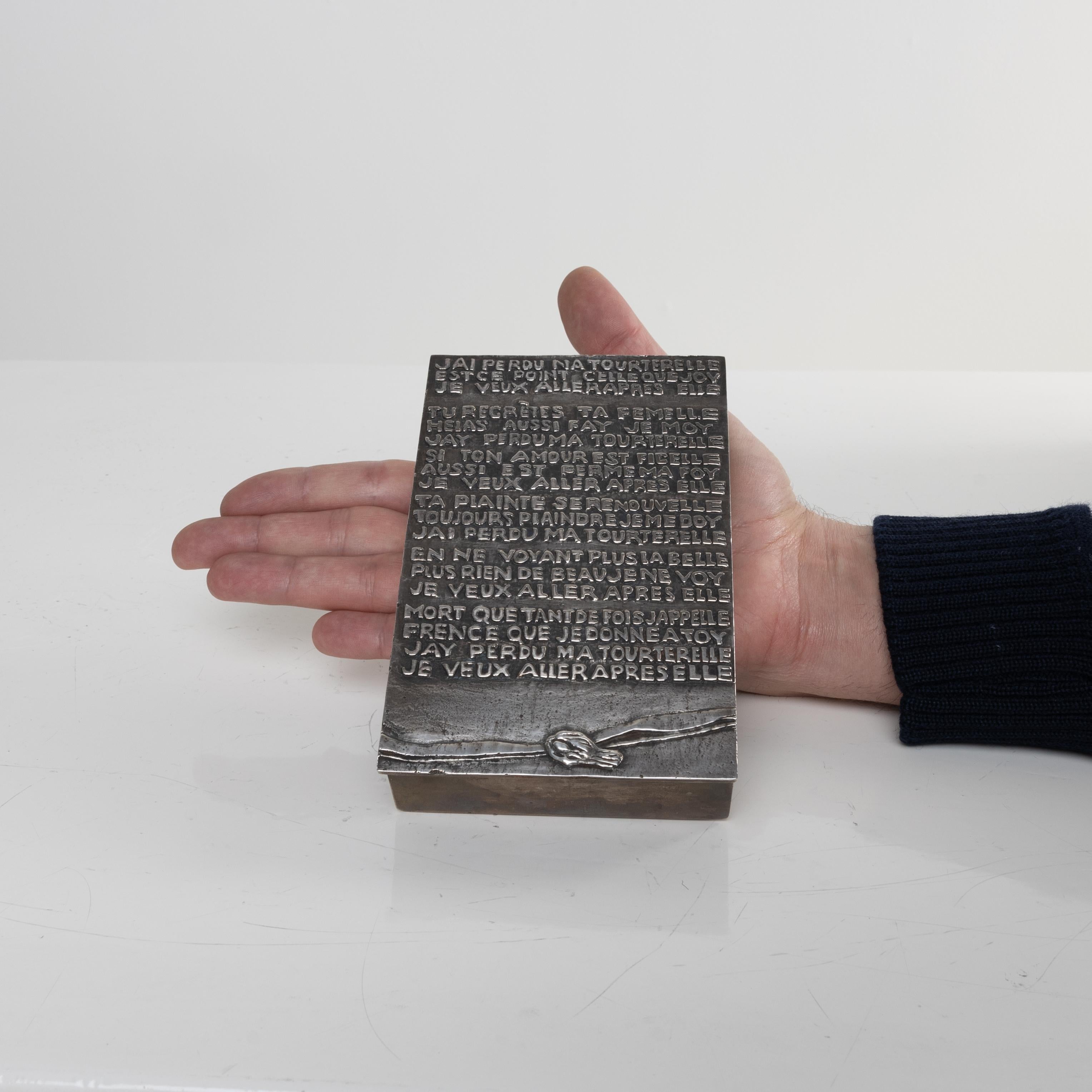 J’ai perdu ma tourterelle by Line Vautrin – Box in silvered bronze en vente 2