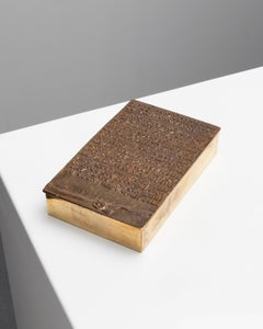 J'ai perdu ma tourterelle, grande scatola in bronzo dorato di Line Vautrin, Francia