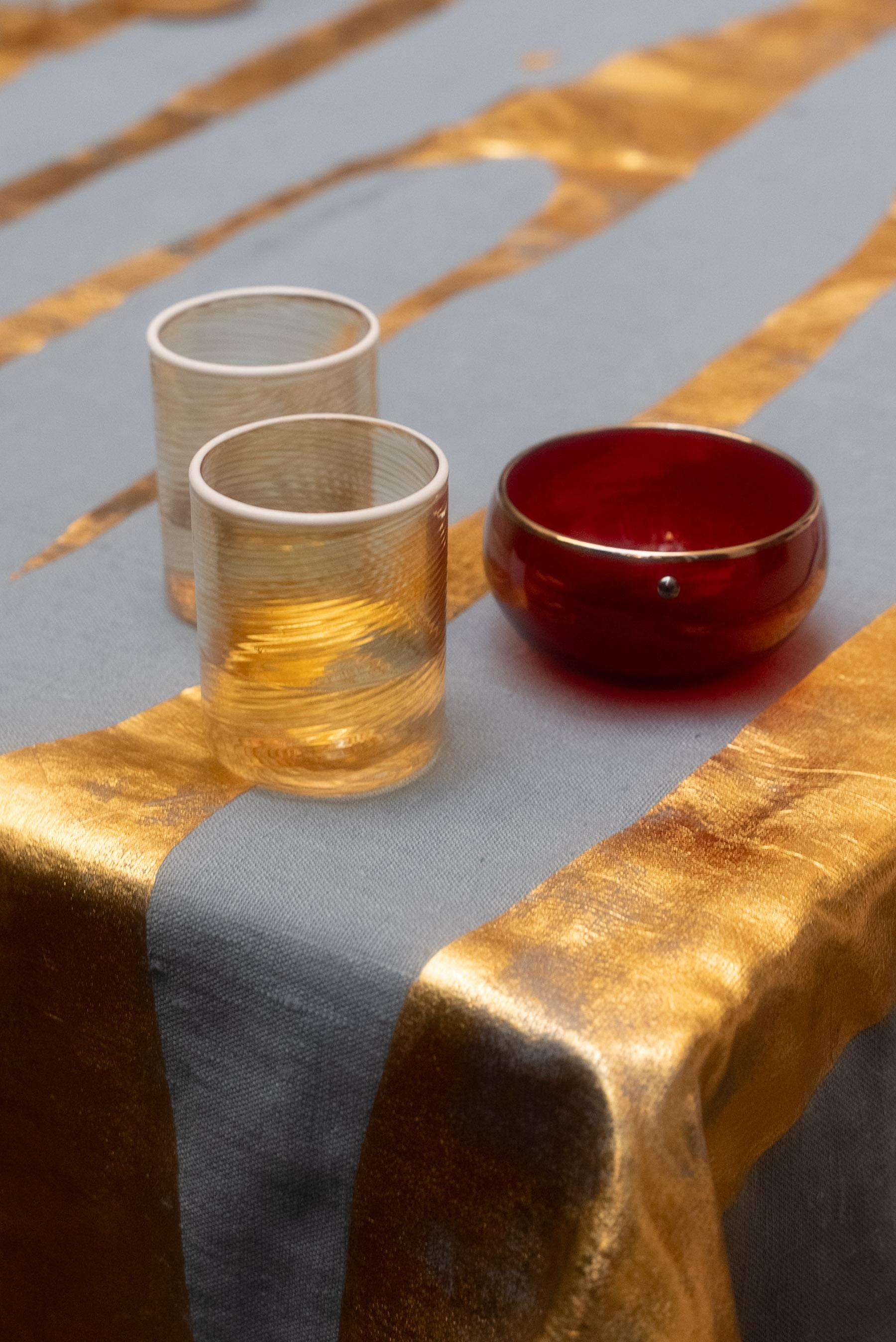Contemporary JAI red bowl with platinum rim and hermatite stone, by Giberto Venezia For Sale