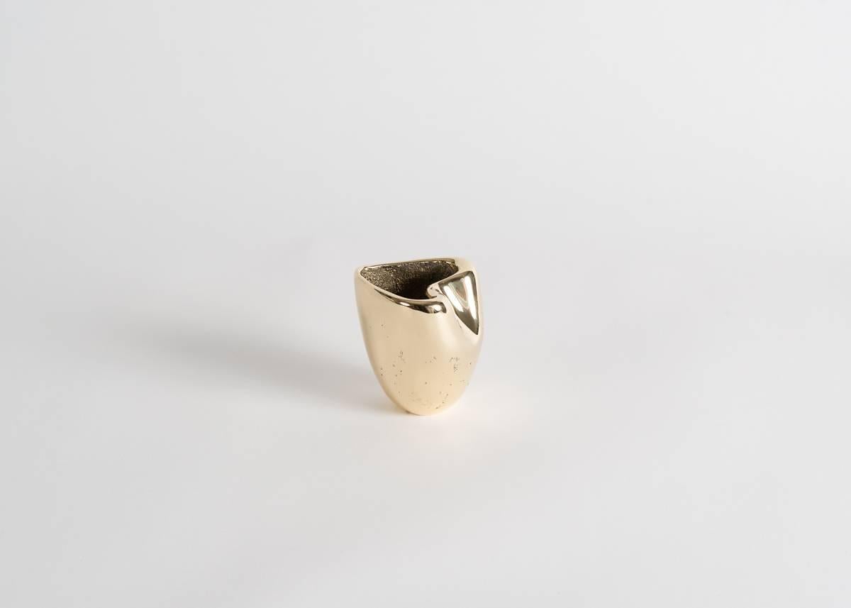 Très petite urne contemporaine Jaimal Odedra « Heart », en bronze, Maroc, 2018 Bon état - En vente à New York, NY