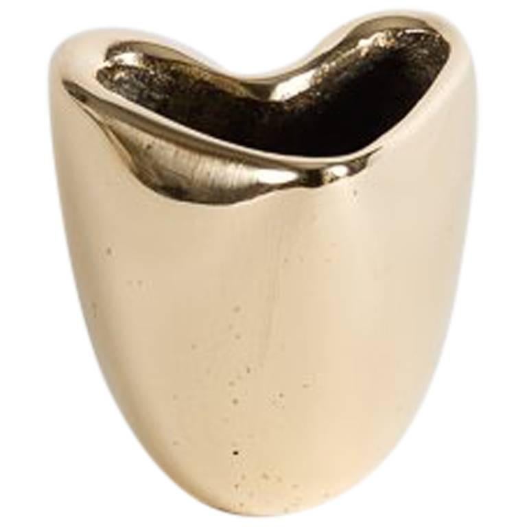 Très petite urne contemporaine Jaimal Odedra « Heart », en bronze, Maroc, 2018 en vente
