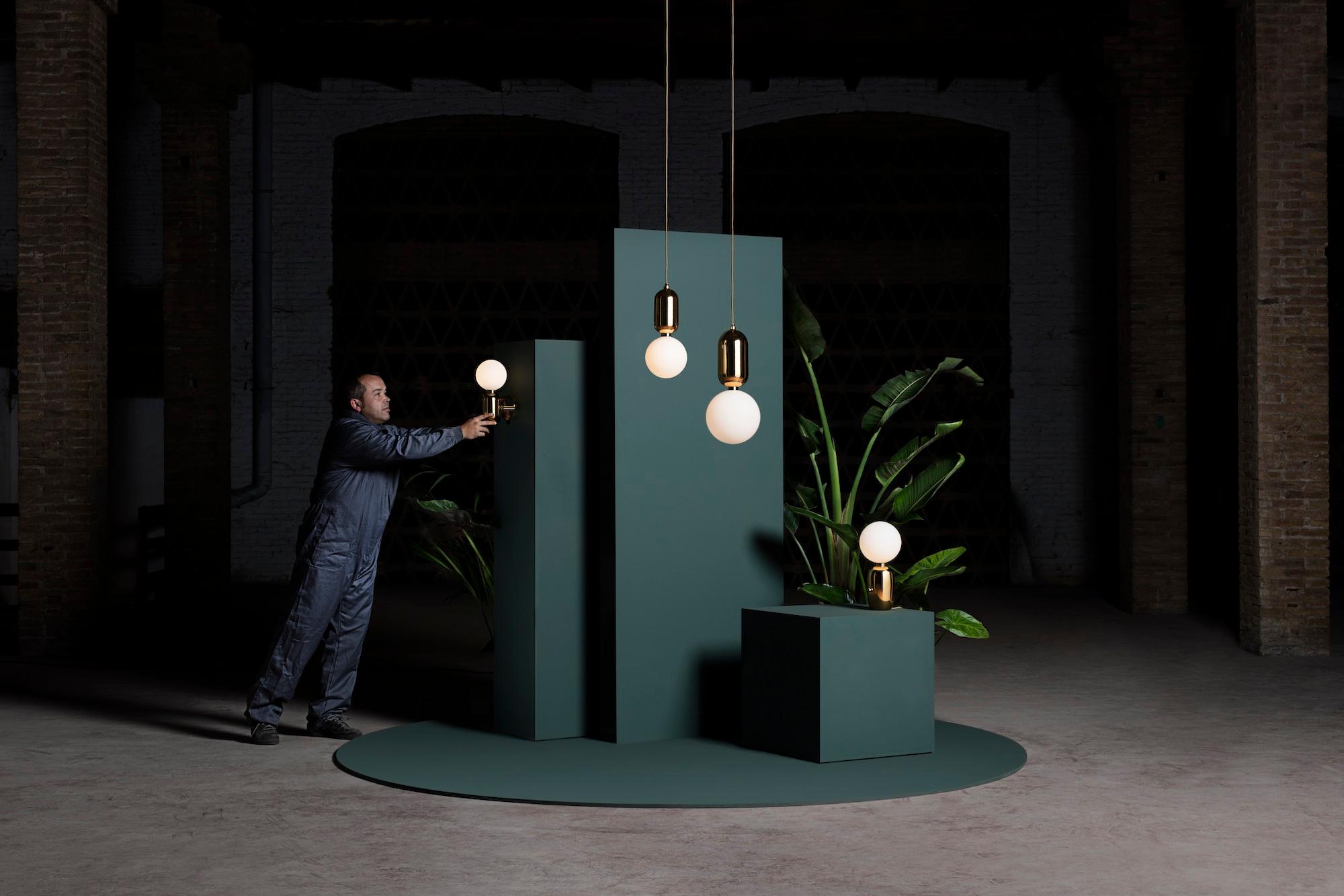 Jaime Hayon Aballs Un aplique de cerámica negra para Parachilna Moderno de mediados de siglo en venta