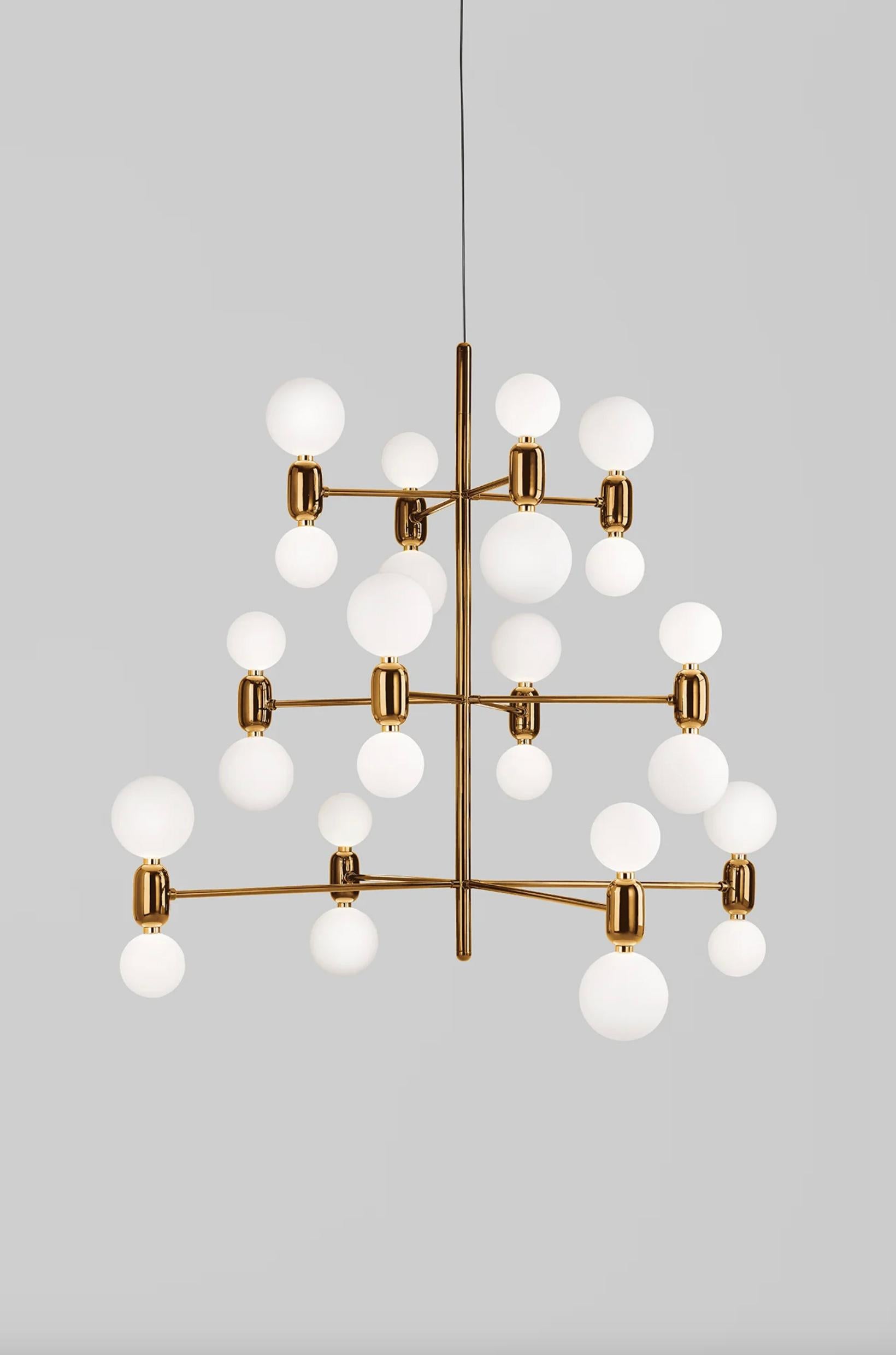 Jaime Hayon Aballs Chandelier 12 Suspension noire pour Parachilna 

Collectional brillante et accrocheuse. L'association de deux matériaux nobles : la céramique et le verre. Tous deux sont fabriqués à la main selon un savoir-faire