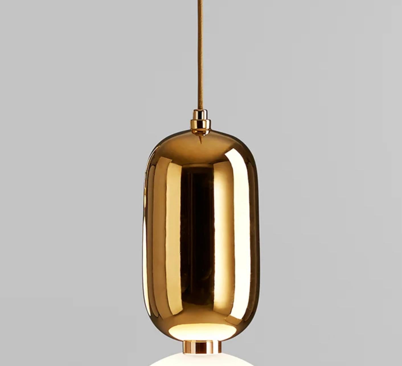 Mid-Century moderno Jaime Hayon Aballs T Me Lampada a Sospensione Dorata Per Parachilna in vendita
