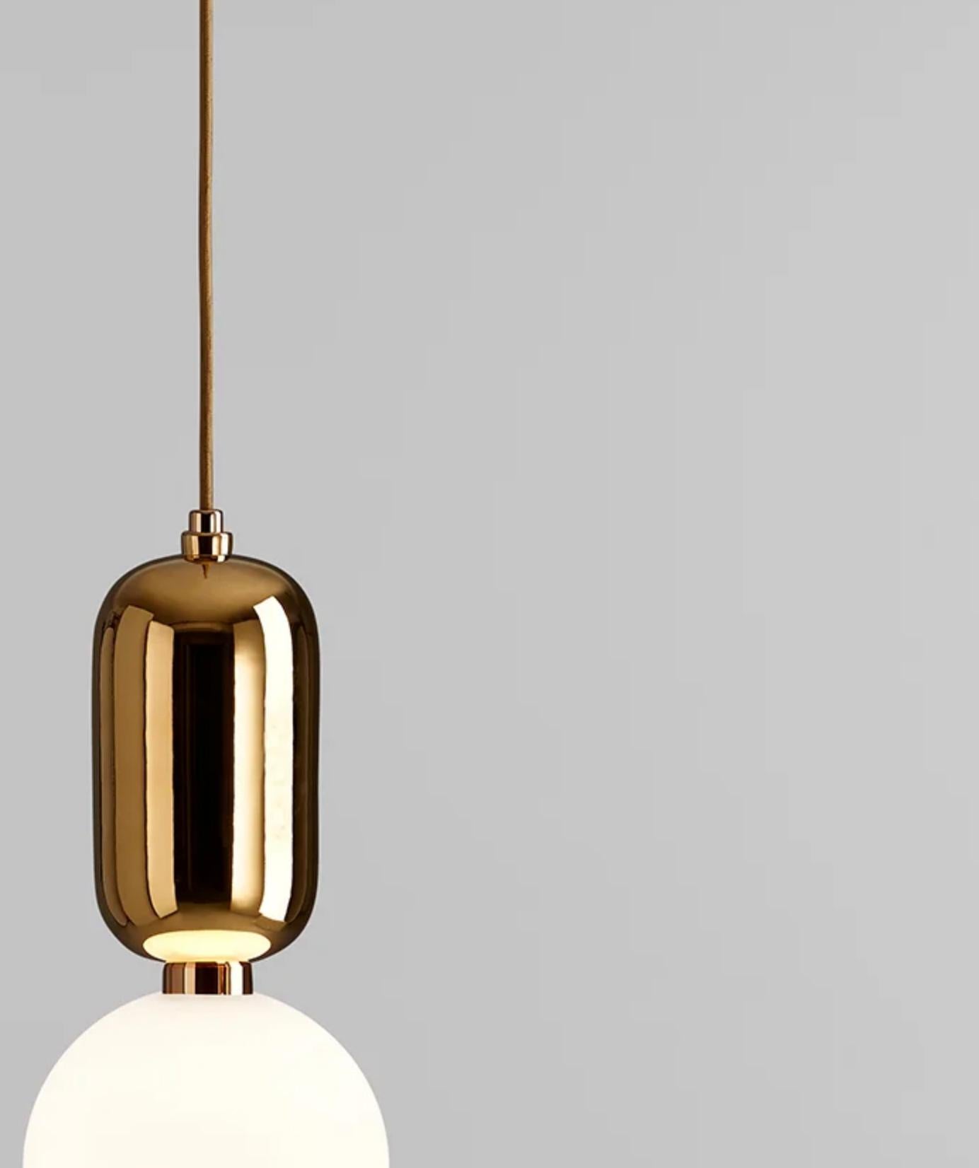 Mid-Century Modern Lampe à suspension T PE dorée Jaime Hayon Aballs pour Parachilna en vente